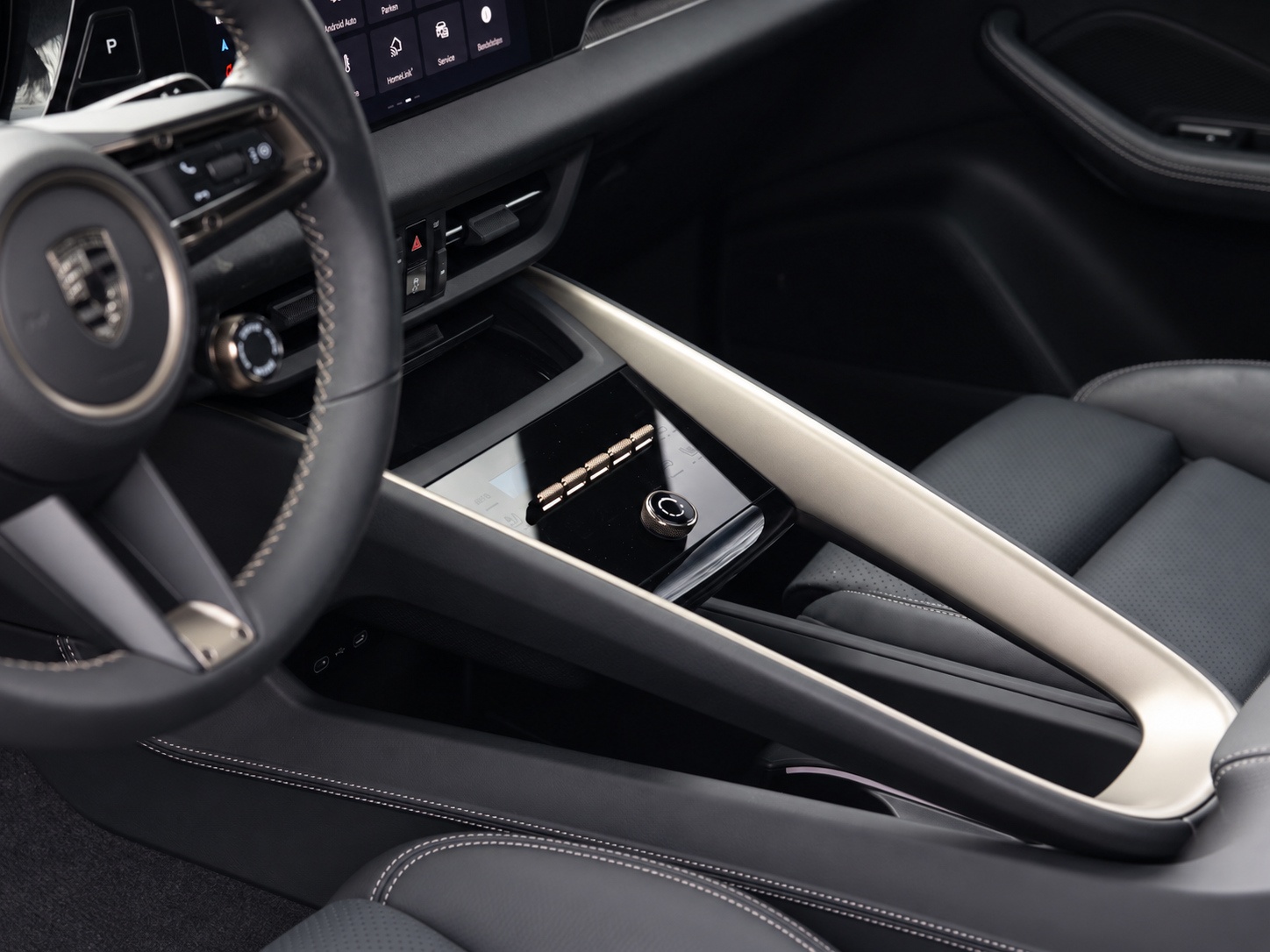 PORSCHE Macan Turbo-image-17