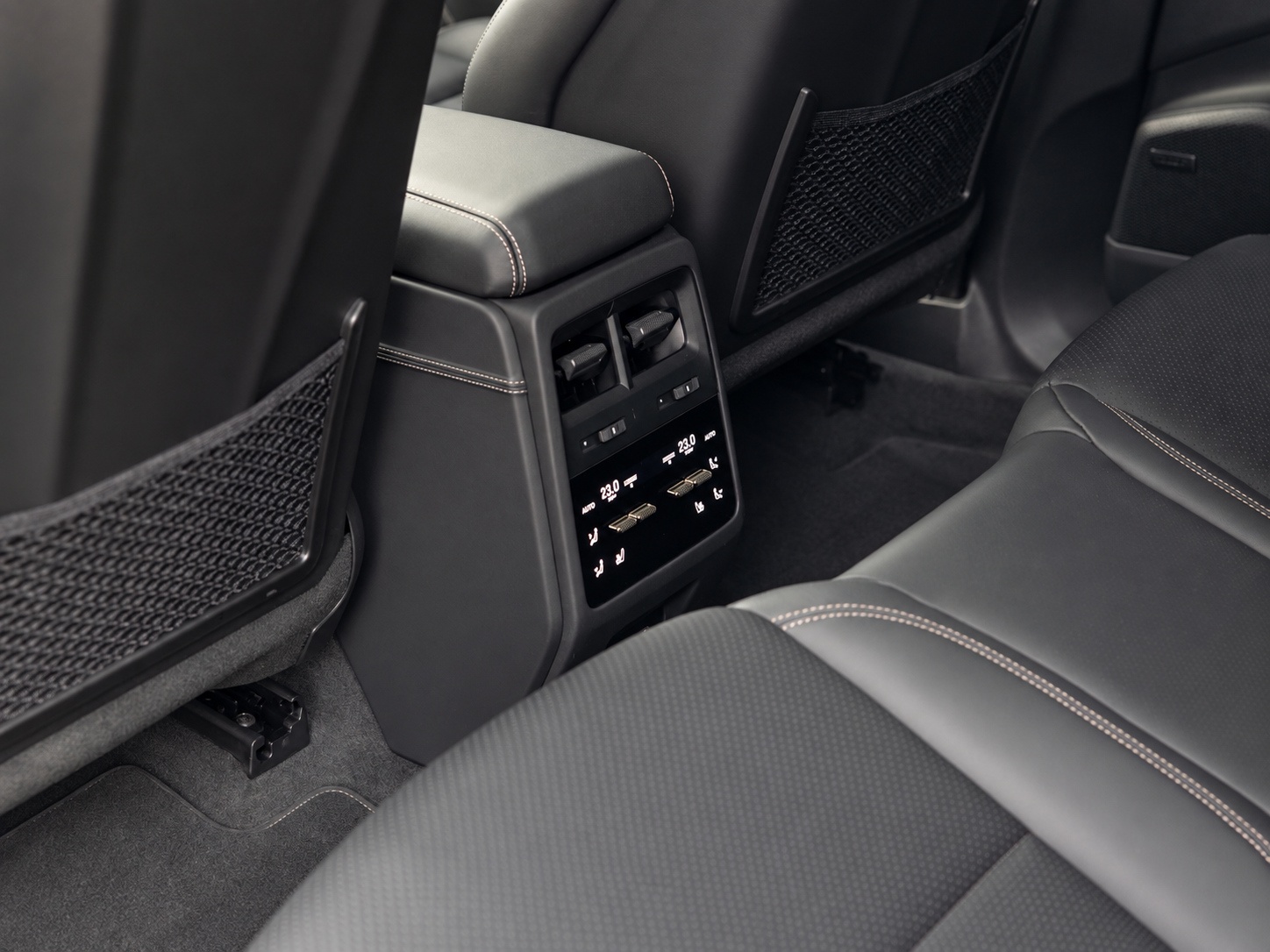 PORSCHE Macan Turbo-image-18