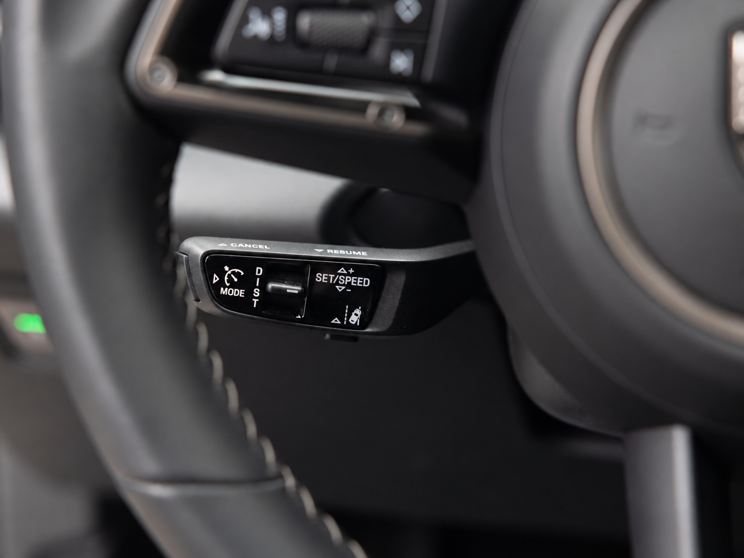 PORSCHE Macan Turbo-image-22