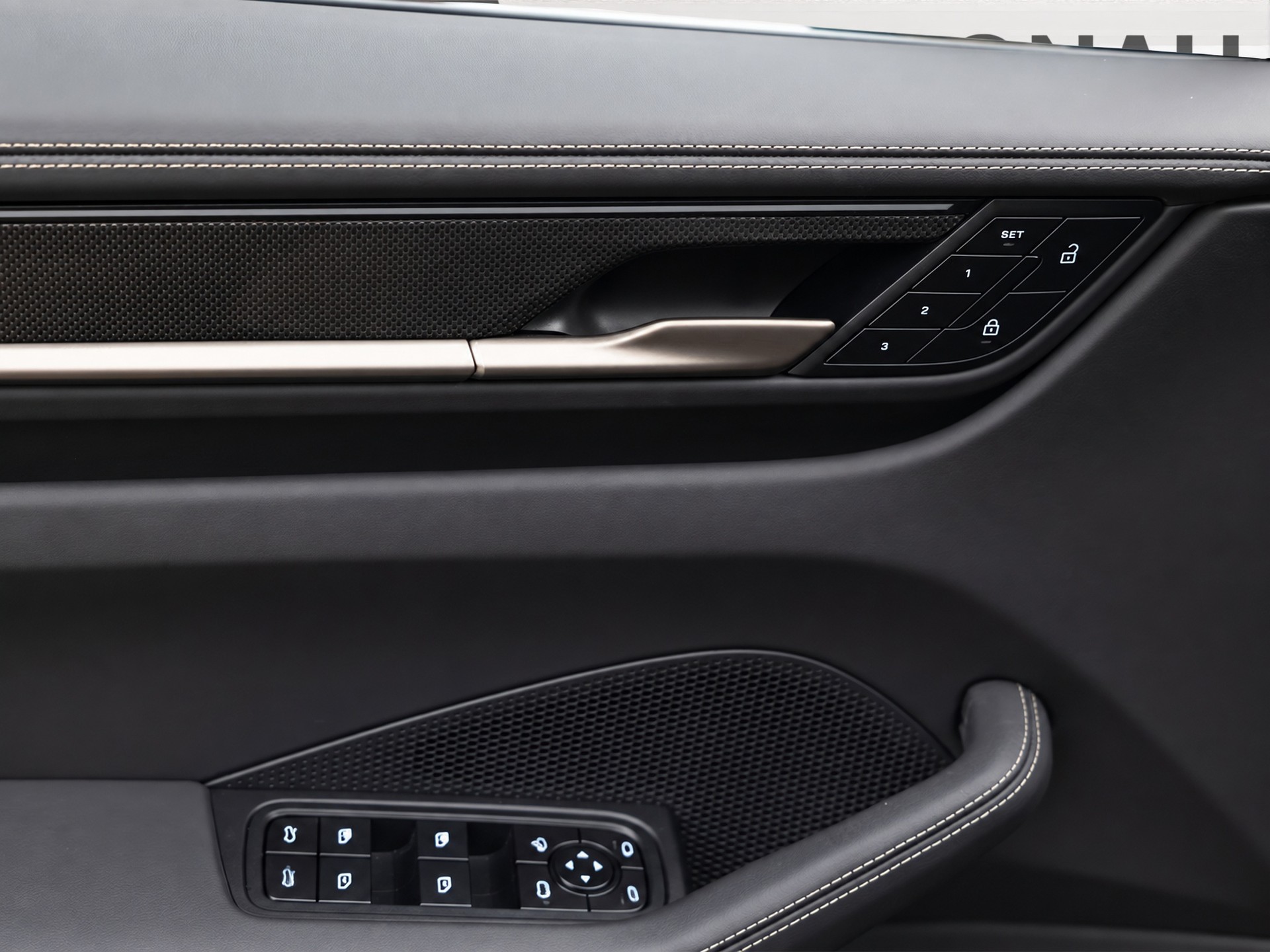 PORSCHE Macan Turbo-image-6