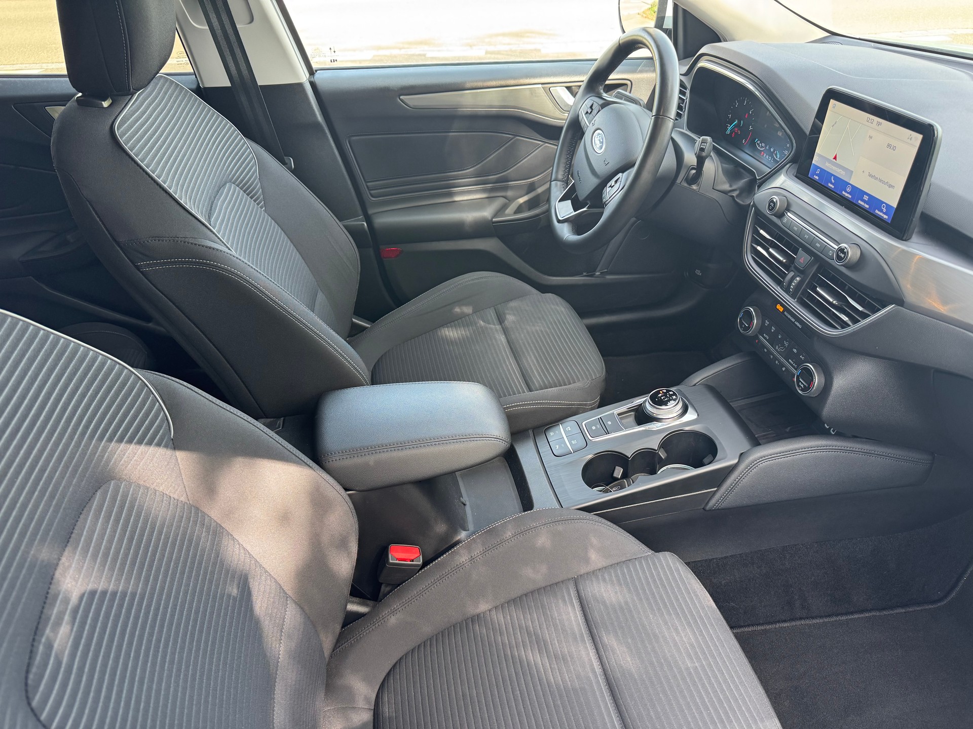 FORD Focus 1.5 TDCi Titanium Automatic-image-9