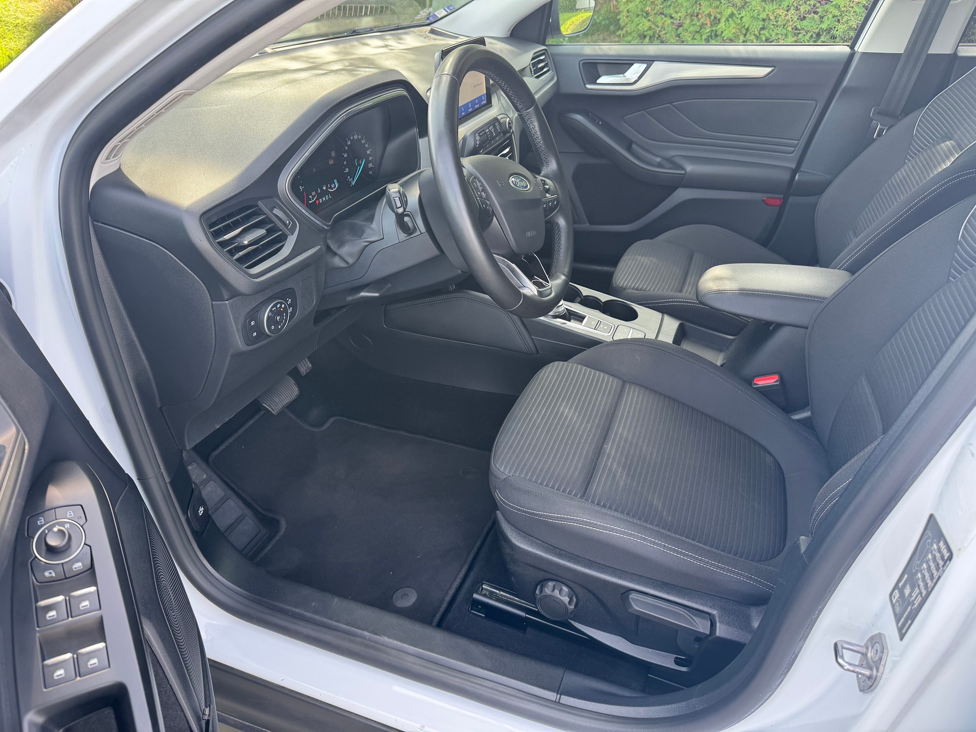 FORD Focus 1.5 TDCi Titanium Automatic-image-8