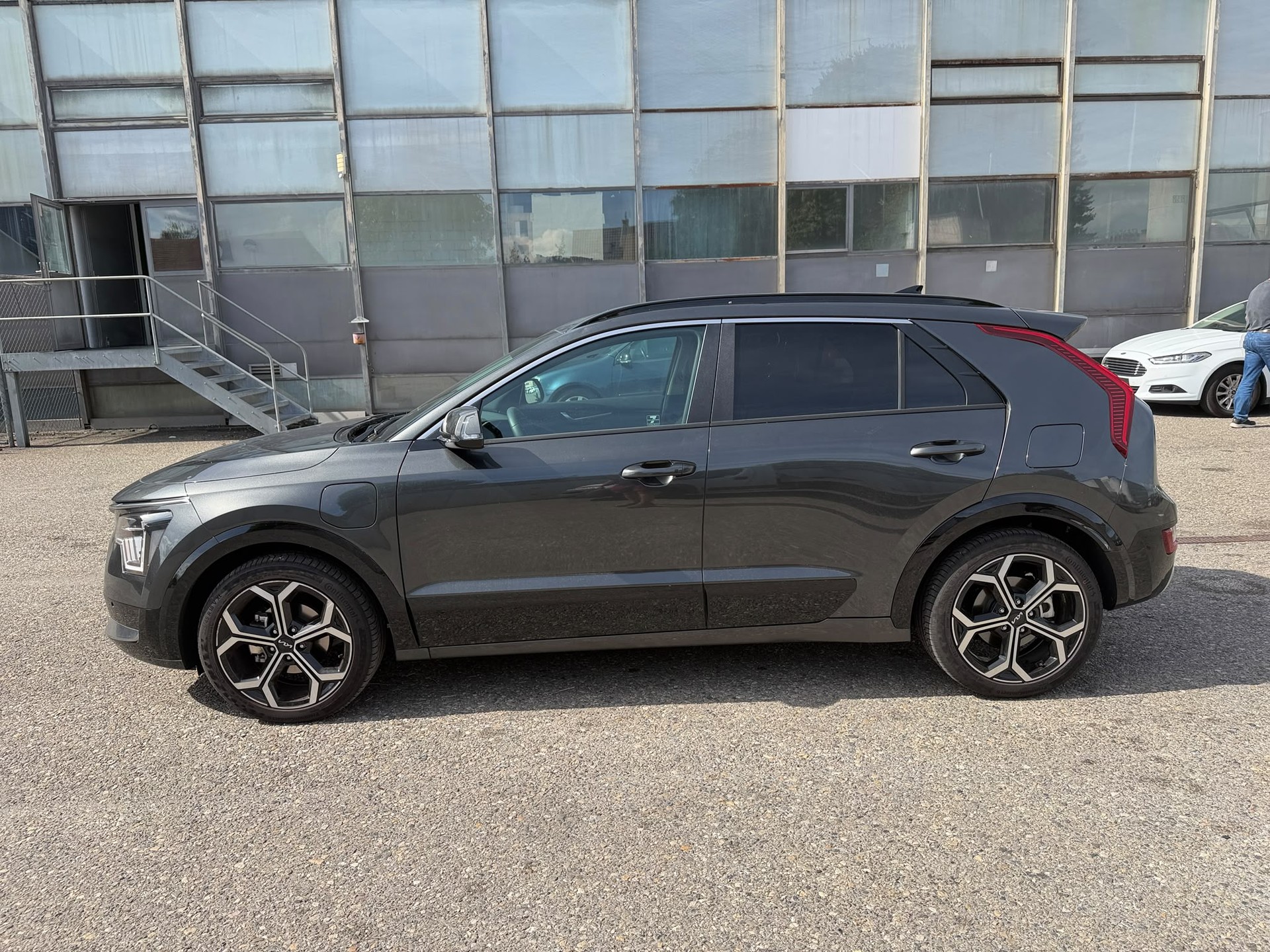 KIA Niro 1.6GDi Hybrid Style DCT-image-3