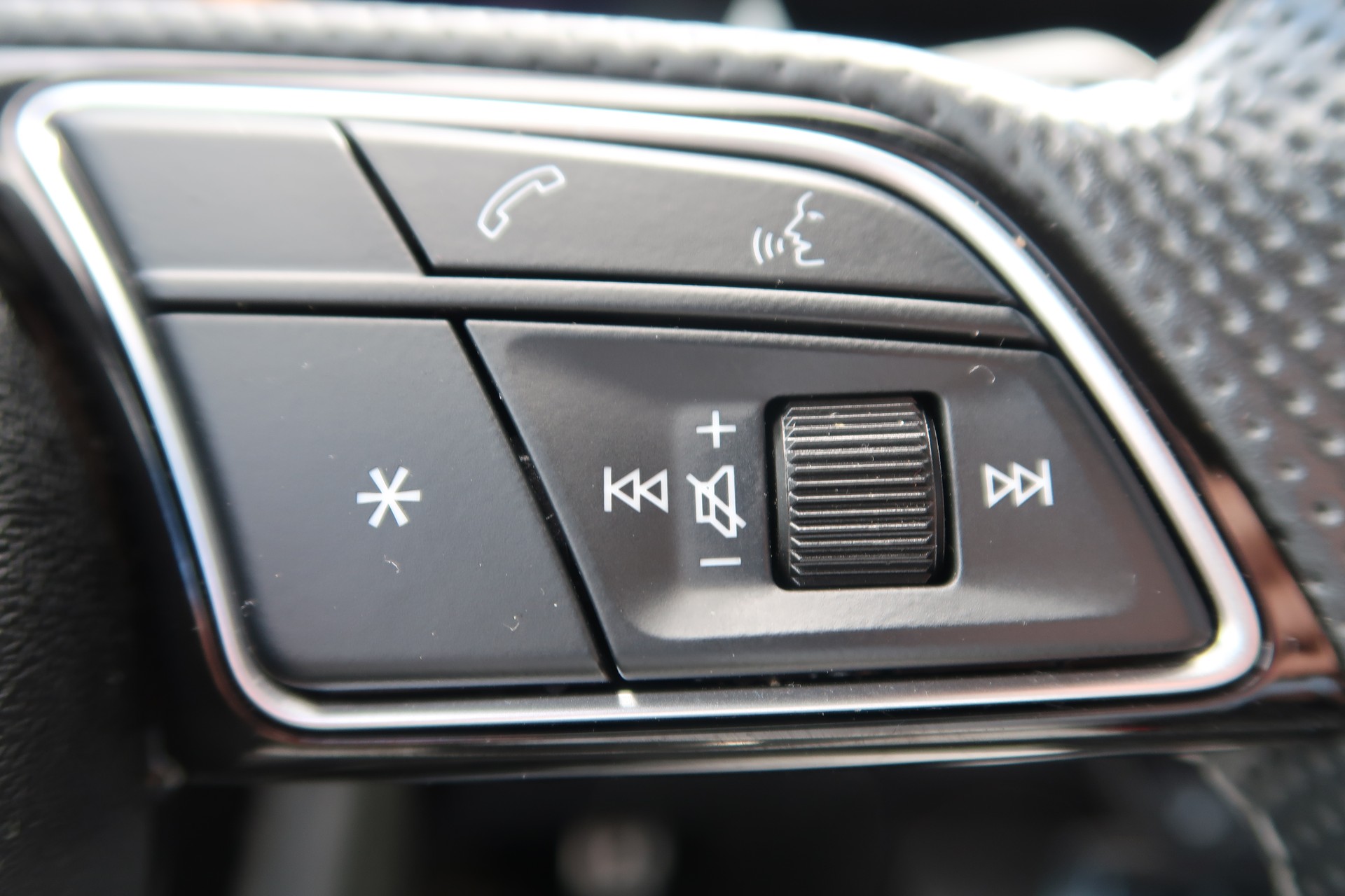 AUDI S3 Limousine 2.0 TFSI quattro S-tronic-image-17