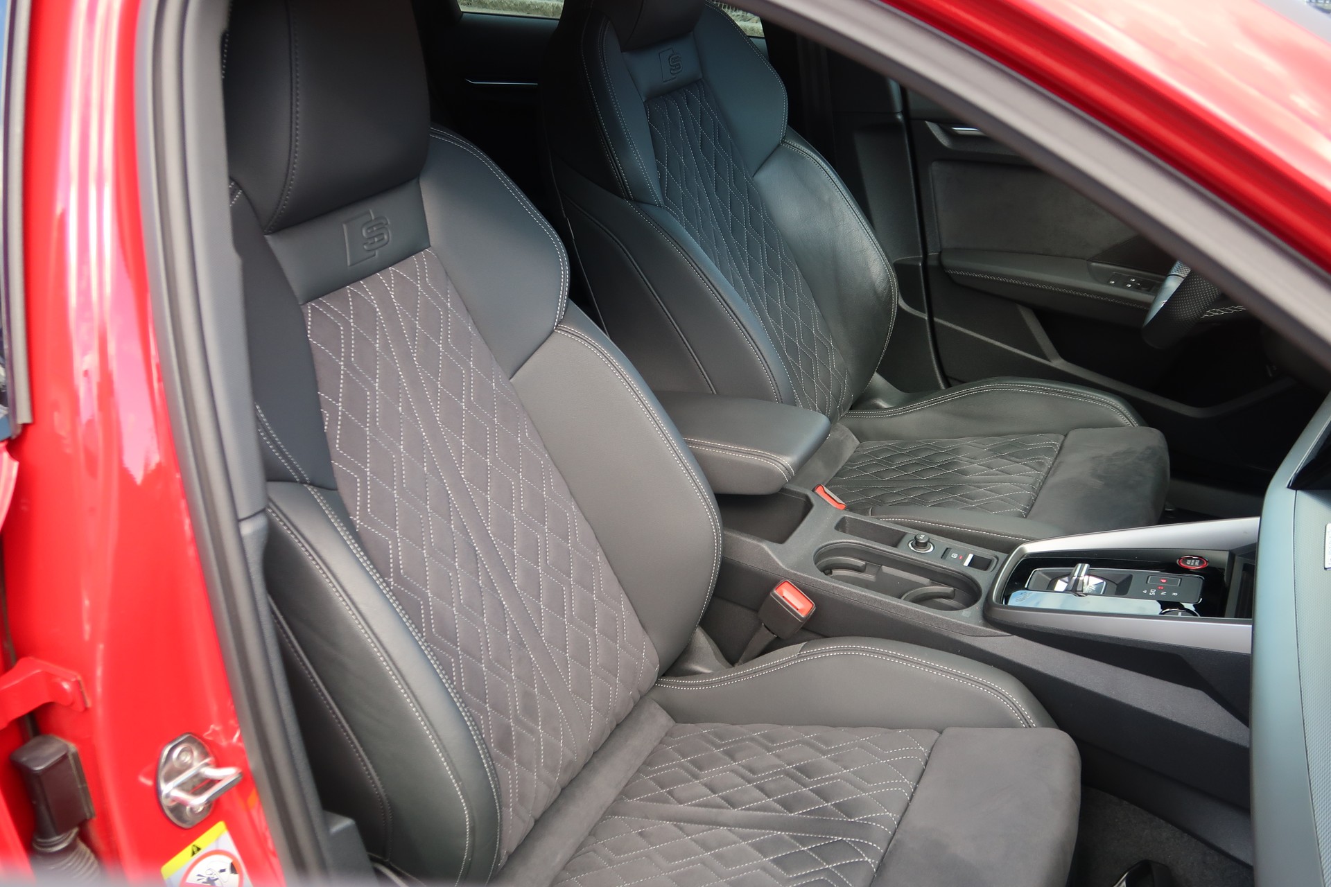 AUDI S3 Limousine 2.0 TFSI quattro S-tronic-image-12