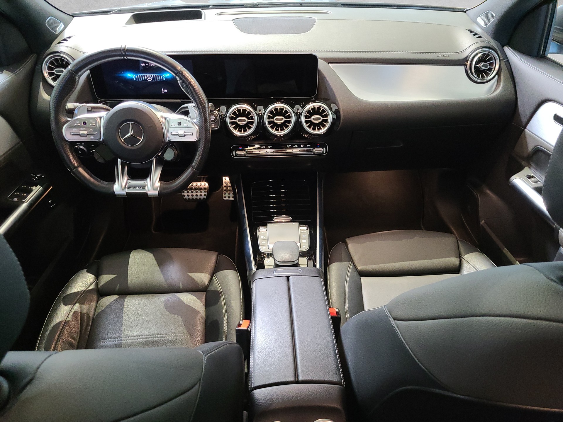MERCEDES-BENZ GLA 35 AMG 4M-image-12