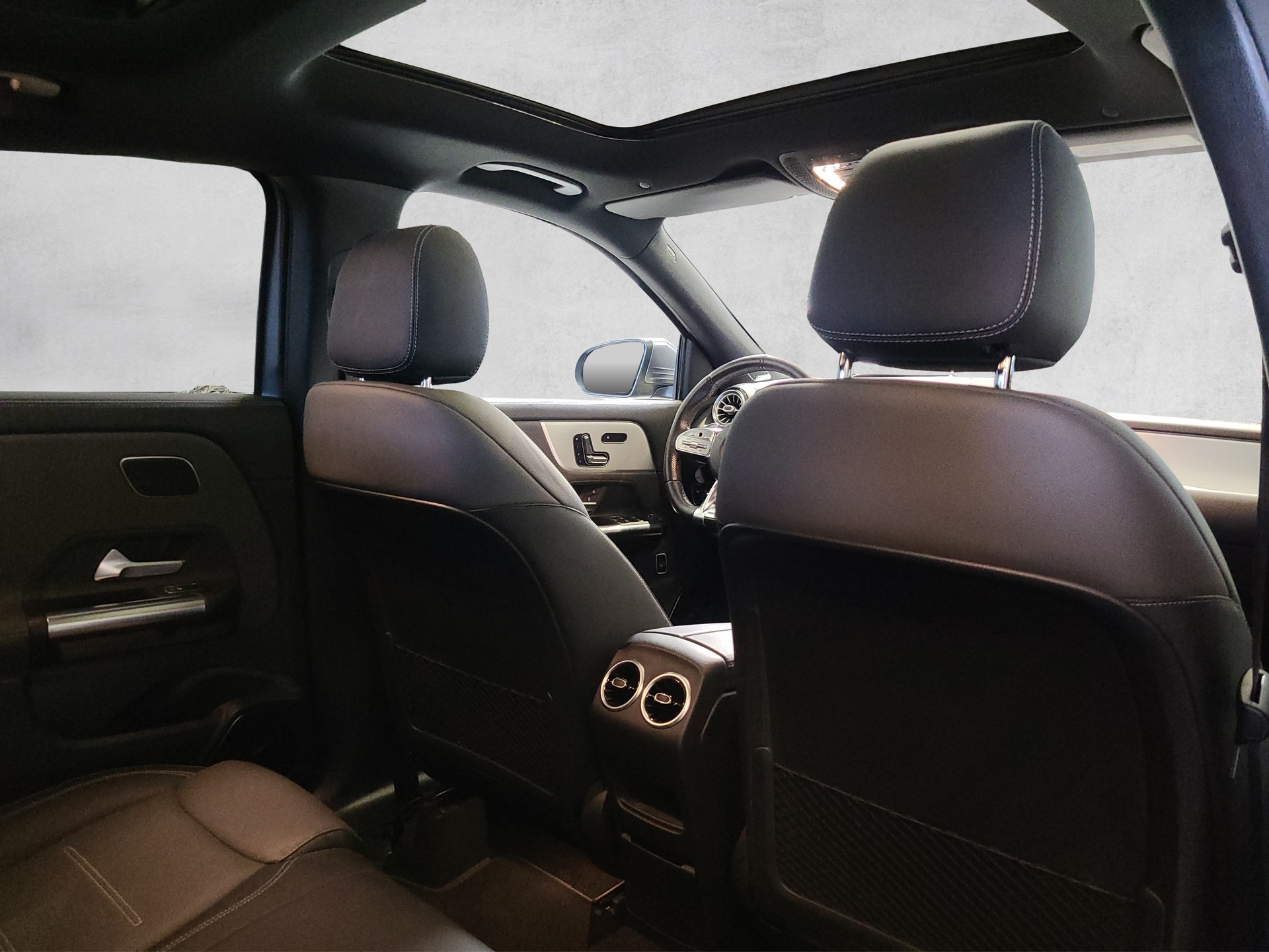 MERCEDES-BENZ GLA 35 AMG 4M-image-11