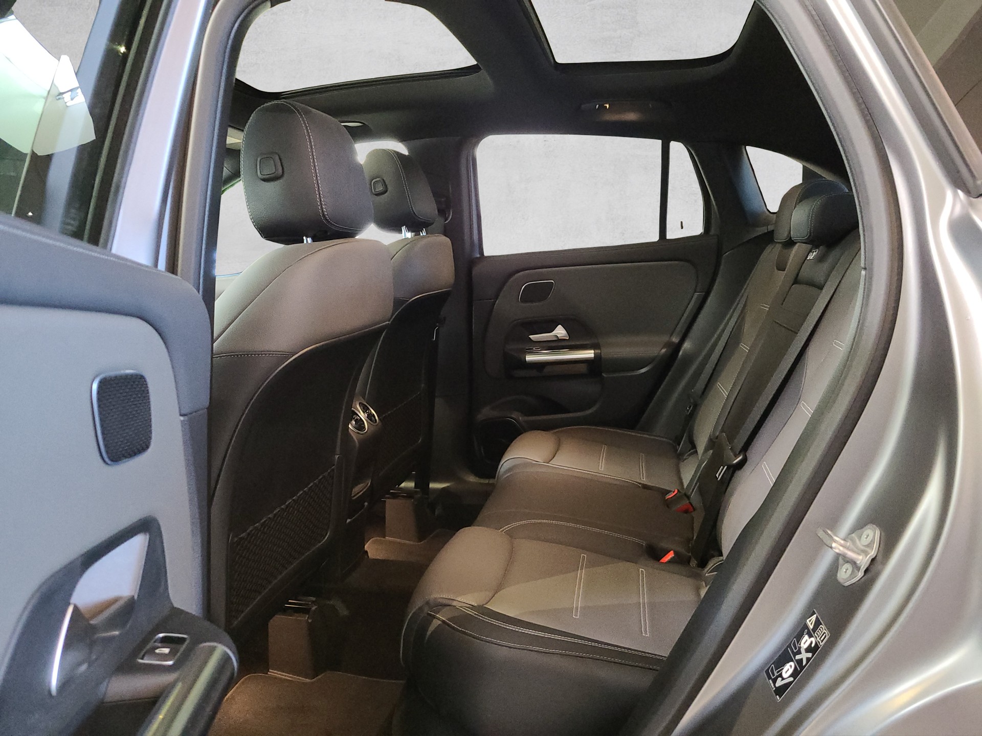 MERCEDES-BENZ GLA 35 AMG 4M-image-10