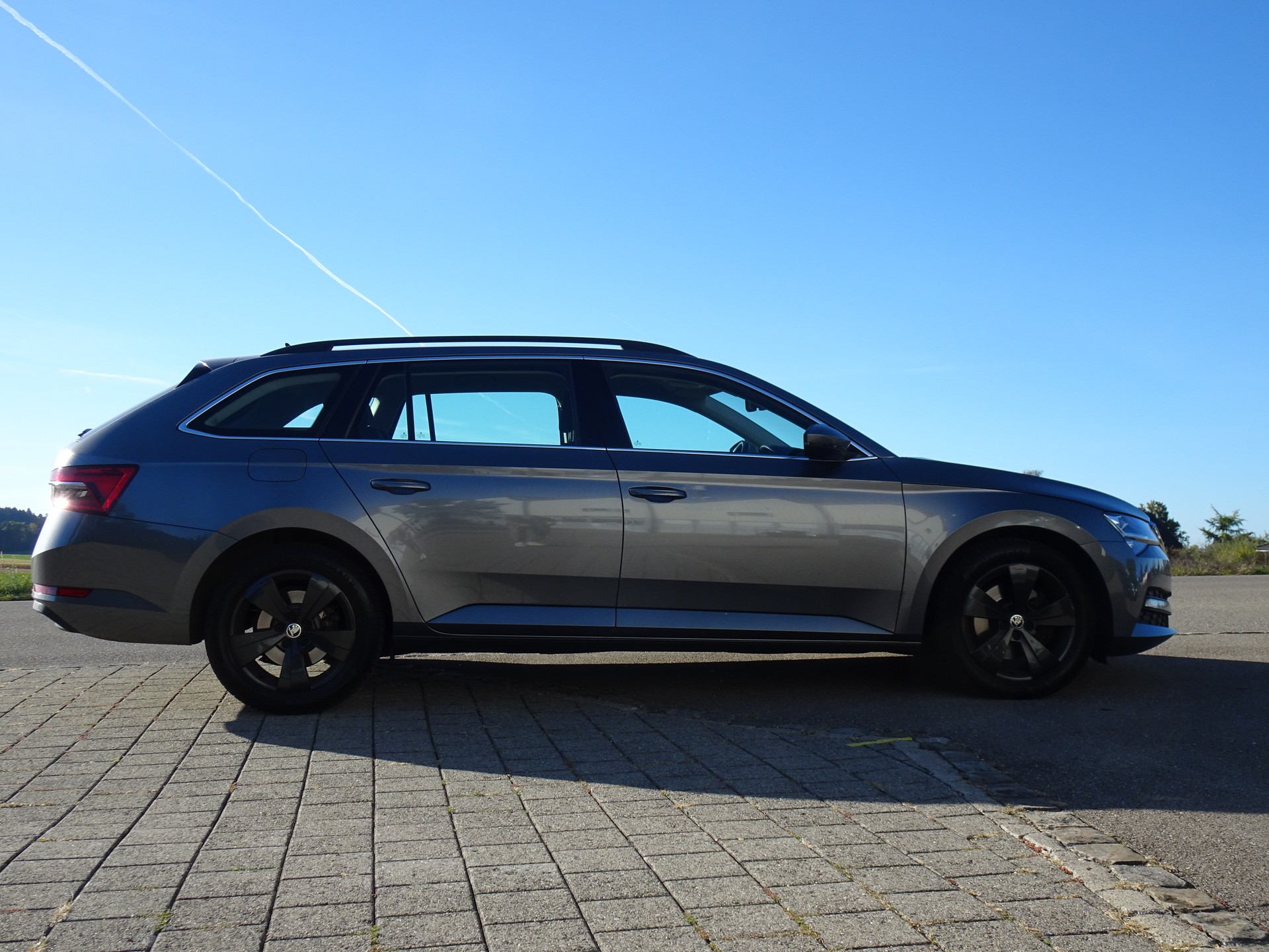 SKODA Superb Combi 2.0 TDi Ambition DSG-image-4