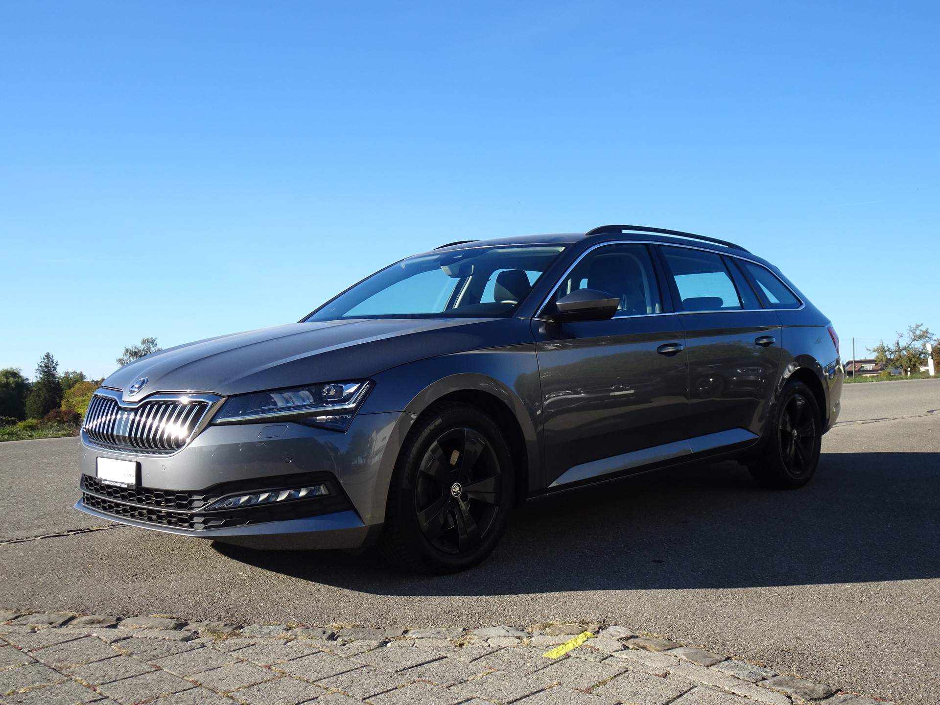 SKODA Superb Combi 2.0 TDi Ambition DSG-image-0