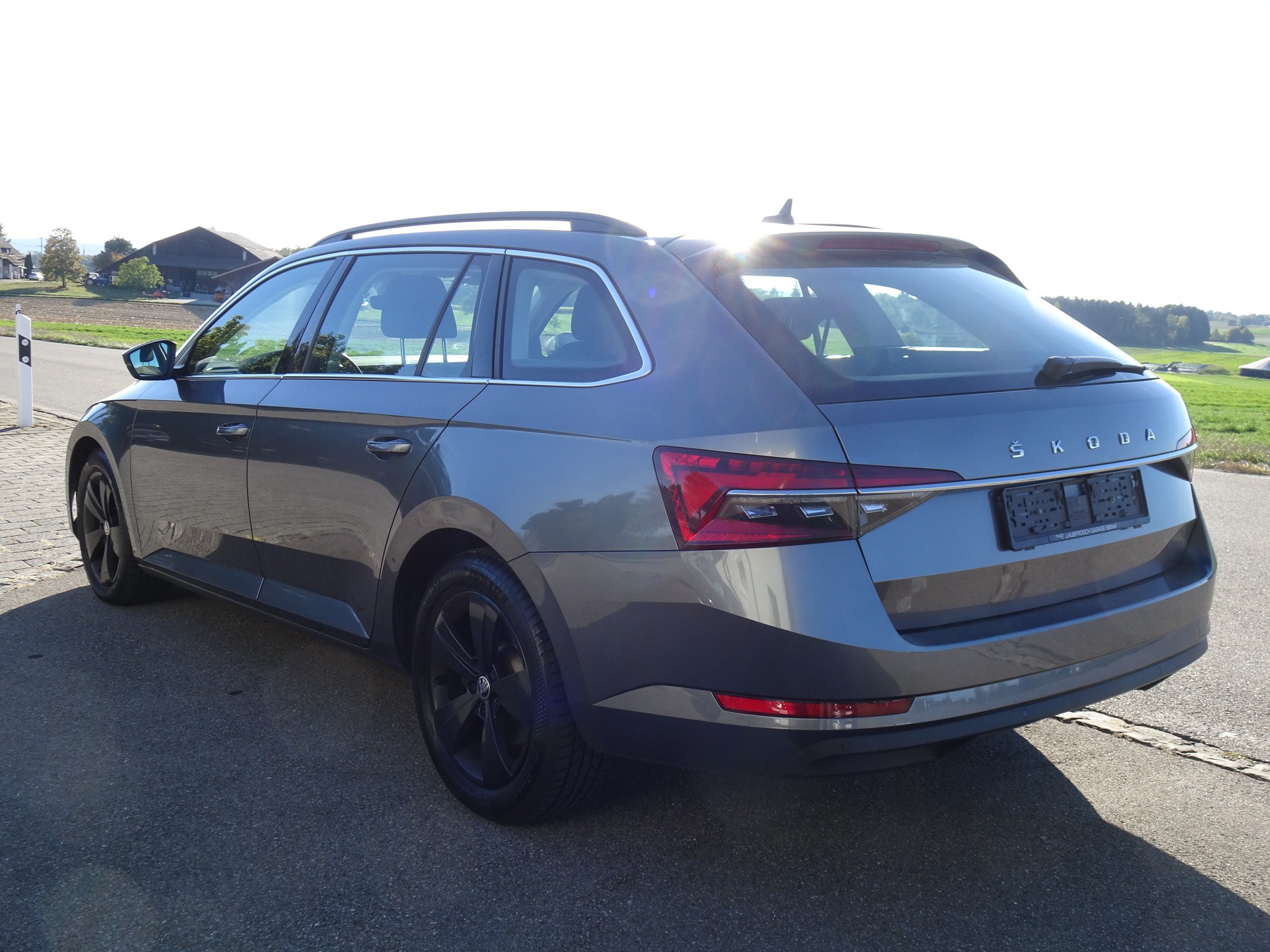 SKODA Superb Combi 2.0 TDi Ambition DSG-image-2