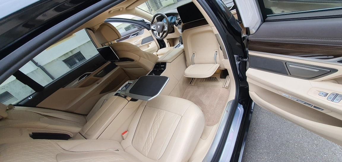 BMW 750Ld xDrive Pure Excellence Executive Lounge-image-2