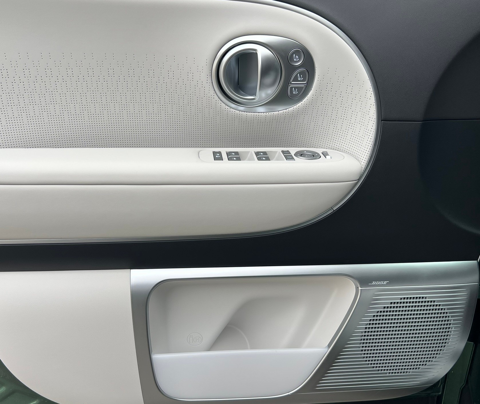 HYUNDAI Ioniq 9 110kWh Vertex Caligraphy 4WD-image-13