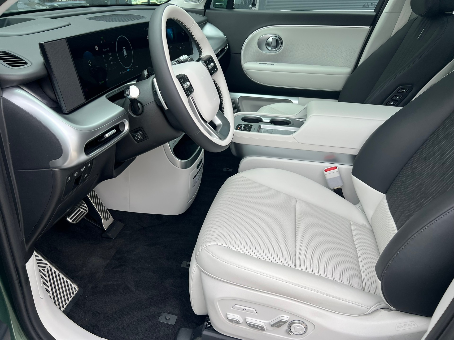 HYUNDAI Ioniq 9 110kWh Vertex Caligraphy 4WD-image-6