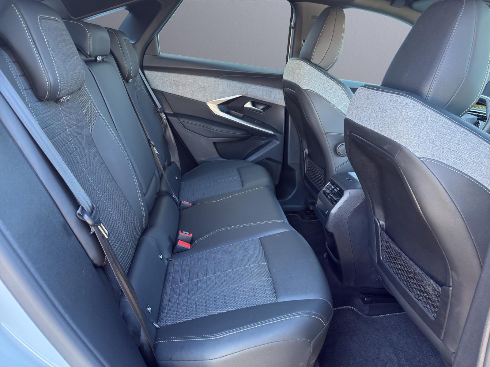 PEUGEOT 3008 1.2 Hybrid GT-image-9