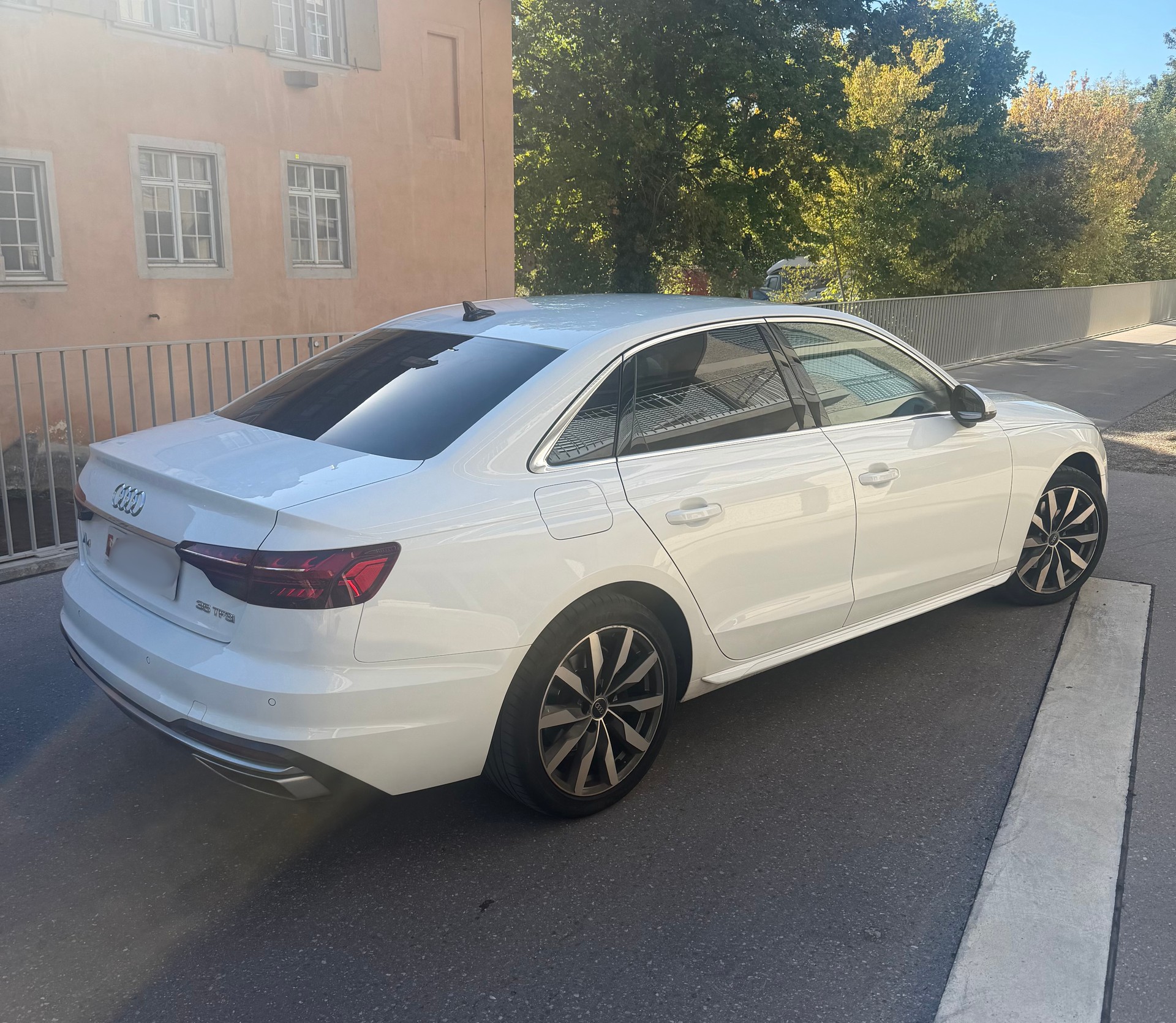 AUDI 2.0 35 TFSI Advanced S-Tronic-image-3