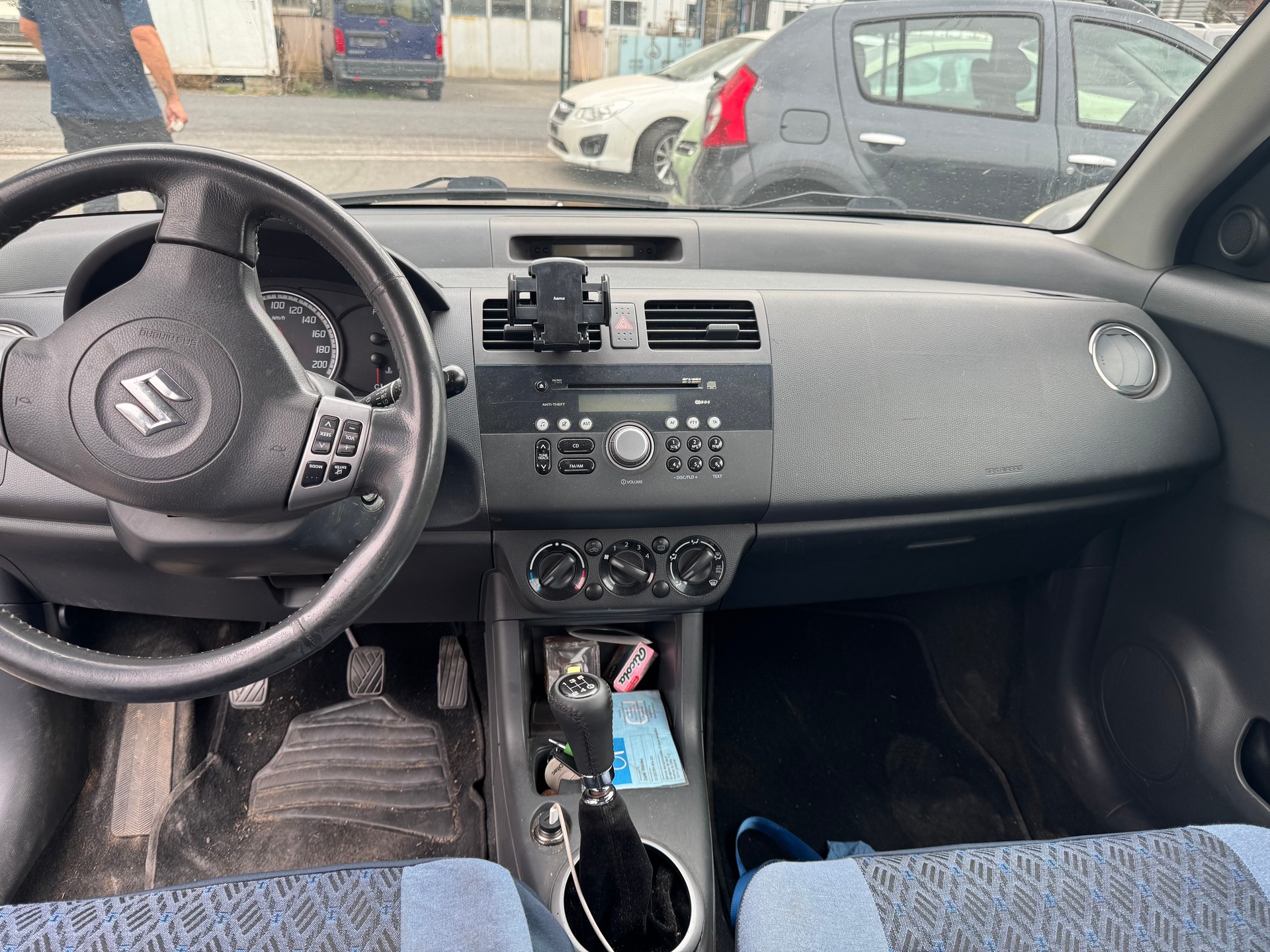 SUZUKI Swift 1.3i 16V GL Top 4x4-image-6