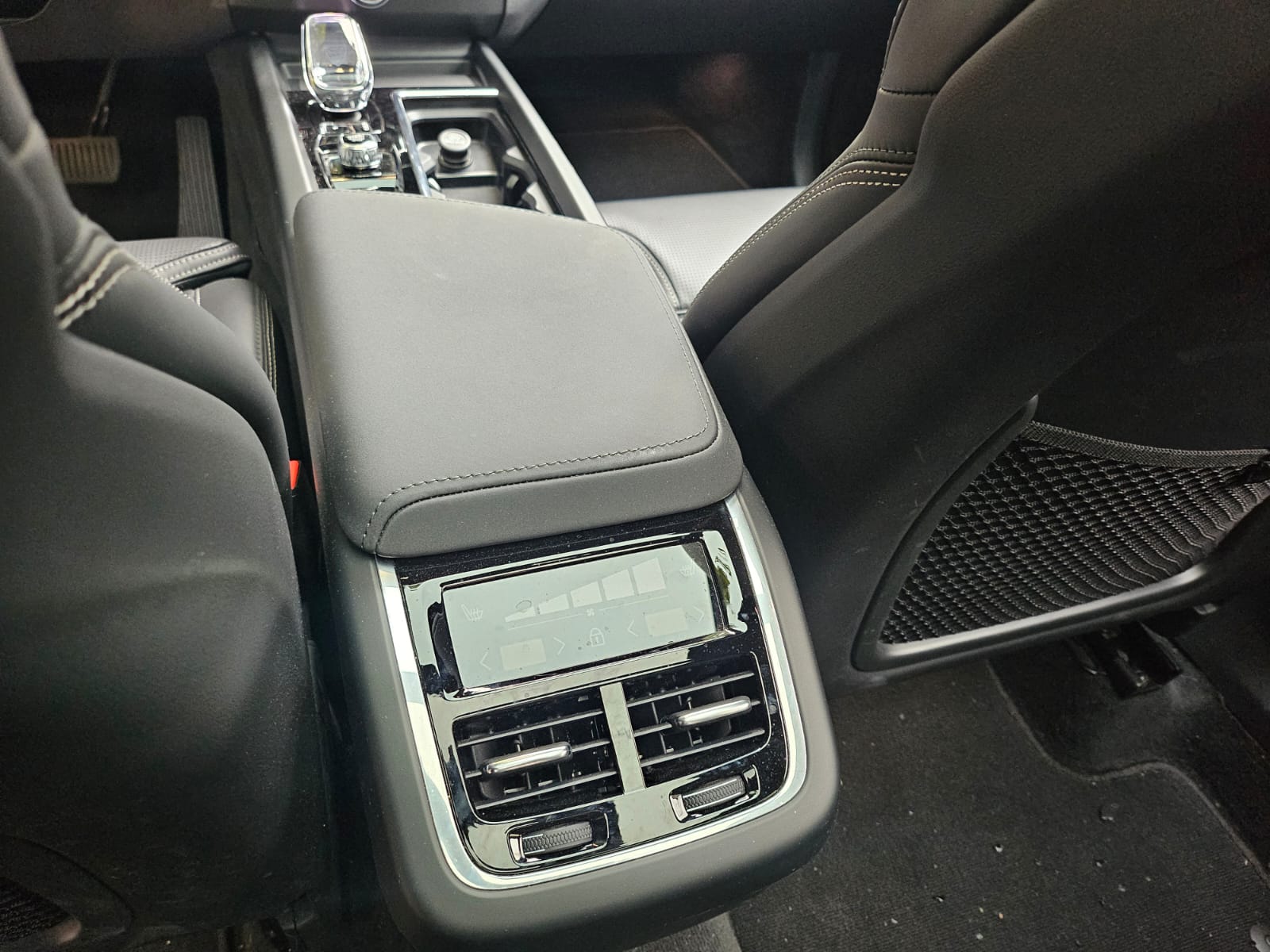 VOLVO XC60 B5 Benzin Mild Hybrid AWD Black Edition Geartronic hagelschaden degats de grele-image-12