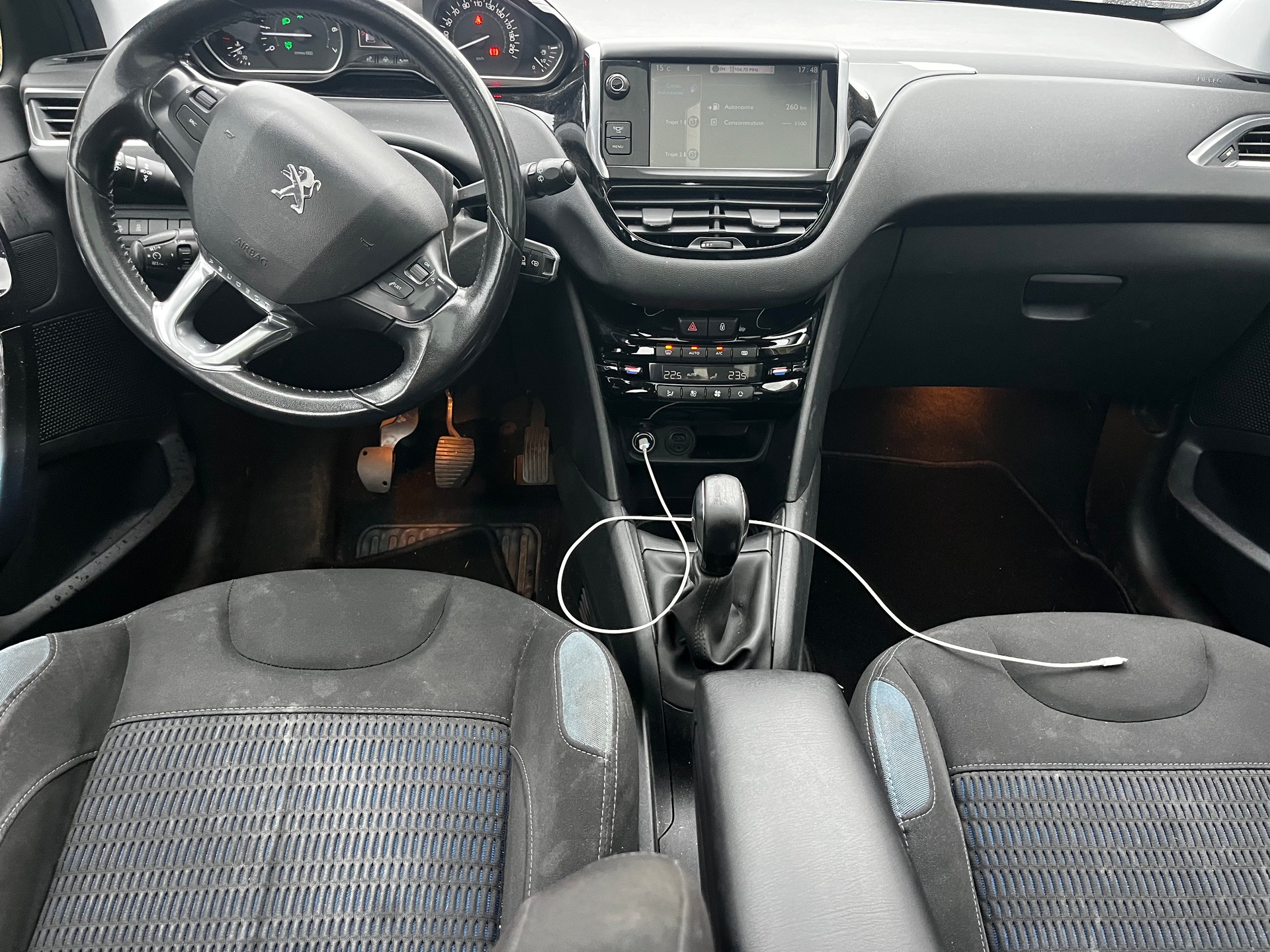 PEUGEOT 208 1.6 VTI Allure-image-9