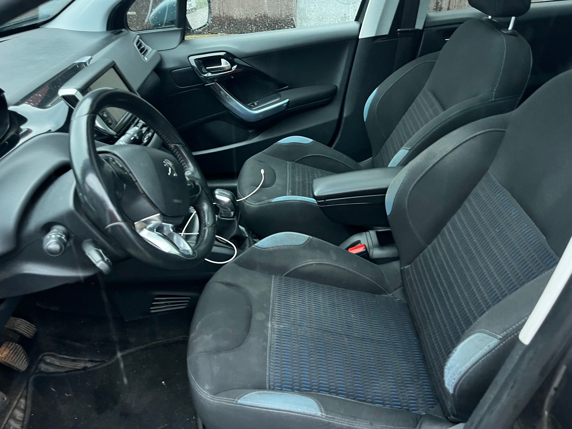 PEUGEOT 208 1.6 VTI Allure-image-6