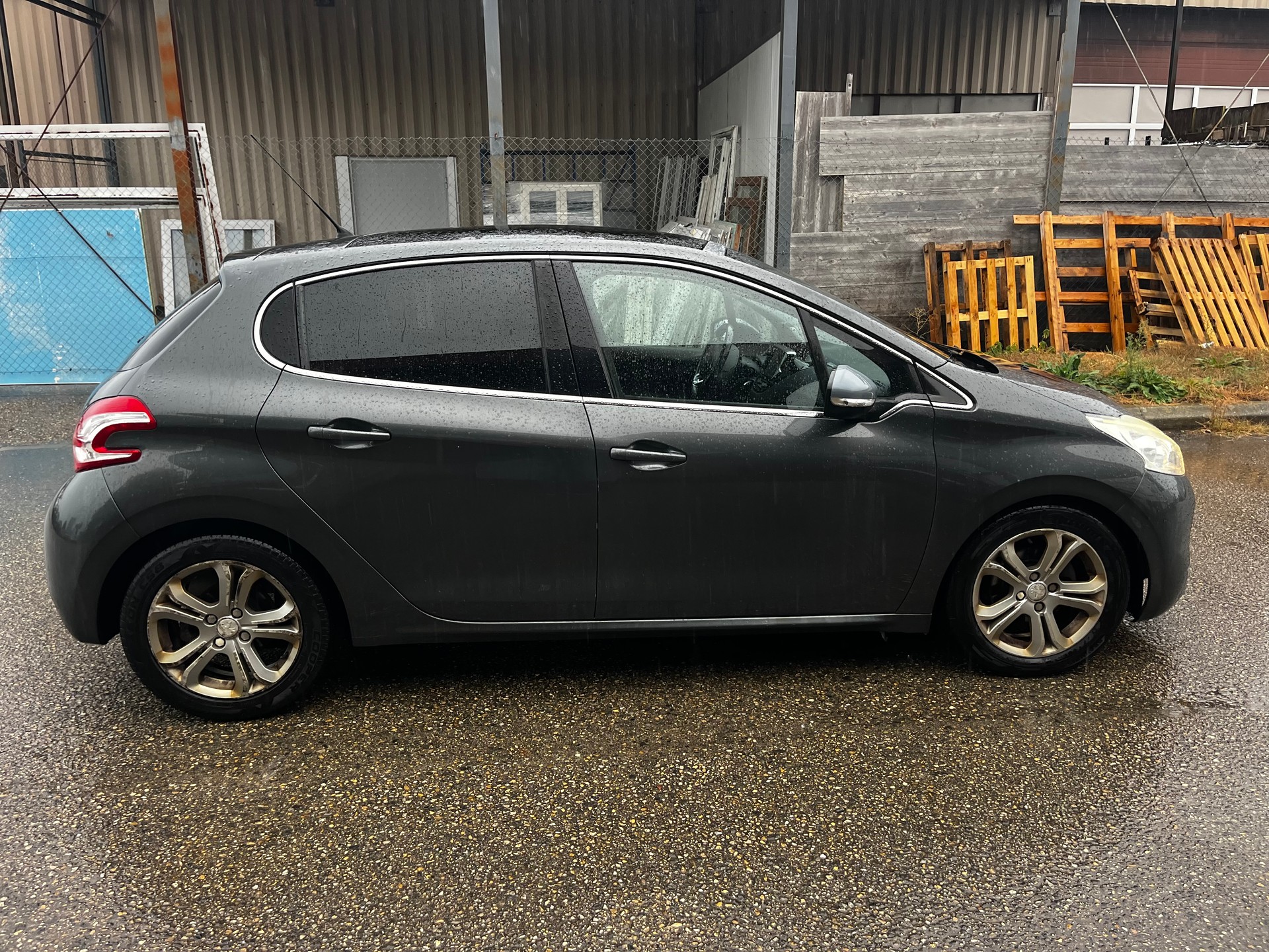 PEUGEOT 208 1.6 VTI Allure-image-1