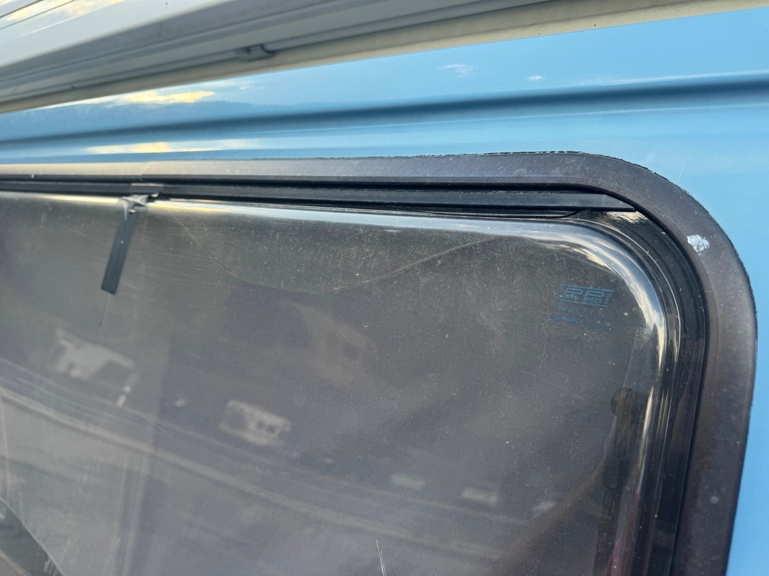 VW T4 2.4 D Hochdach-Camper-image-18