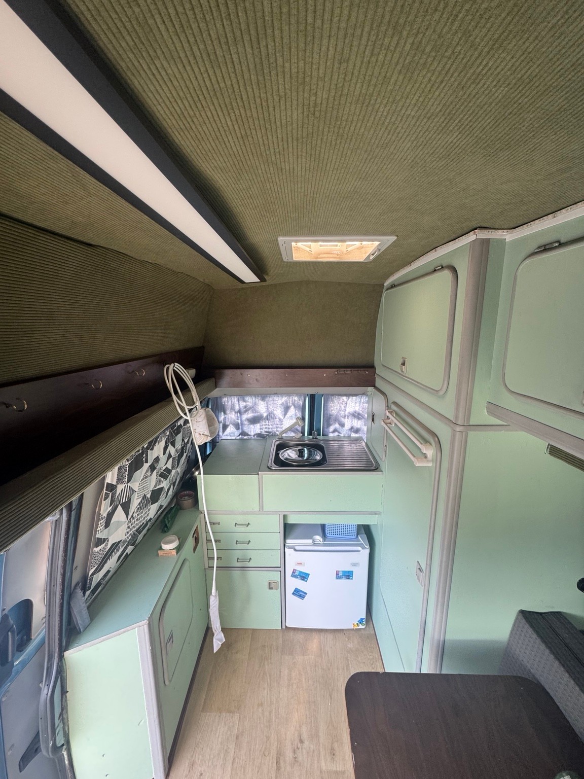 VW T4 2.4 D Hochdach-Camper-image-1
