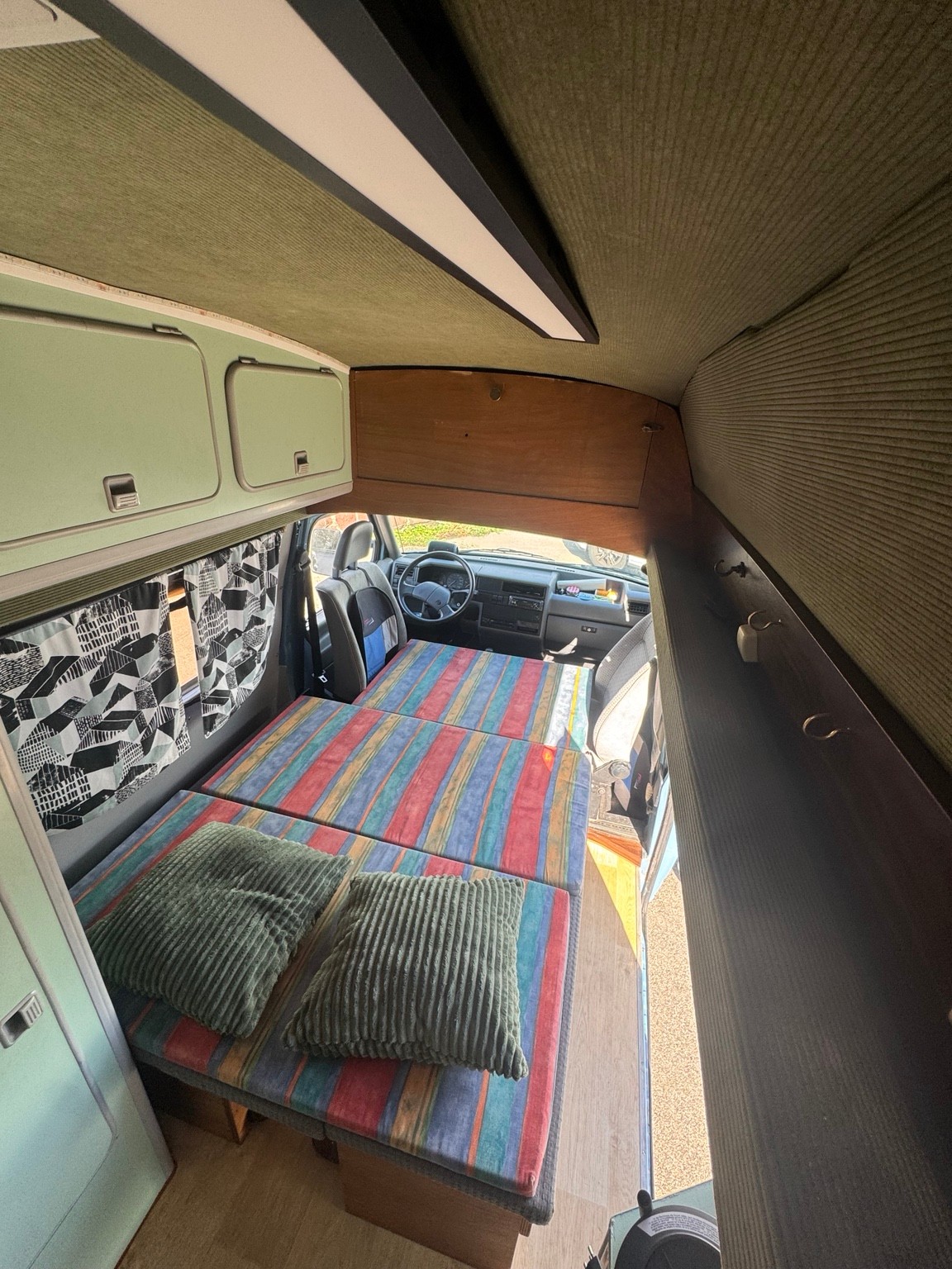 VW T4 2.4 D Hochdach-Camper-image-2