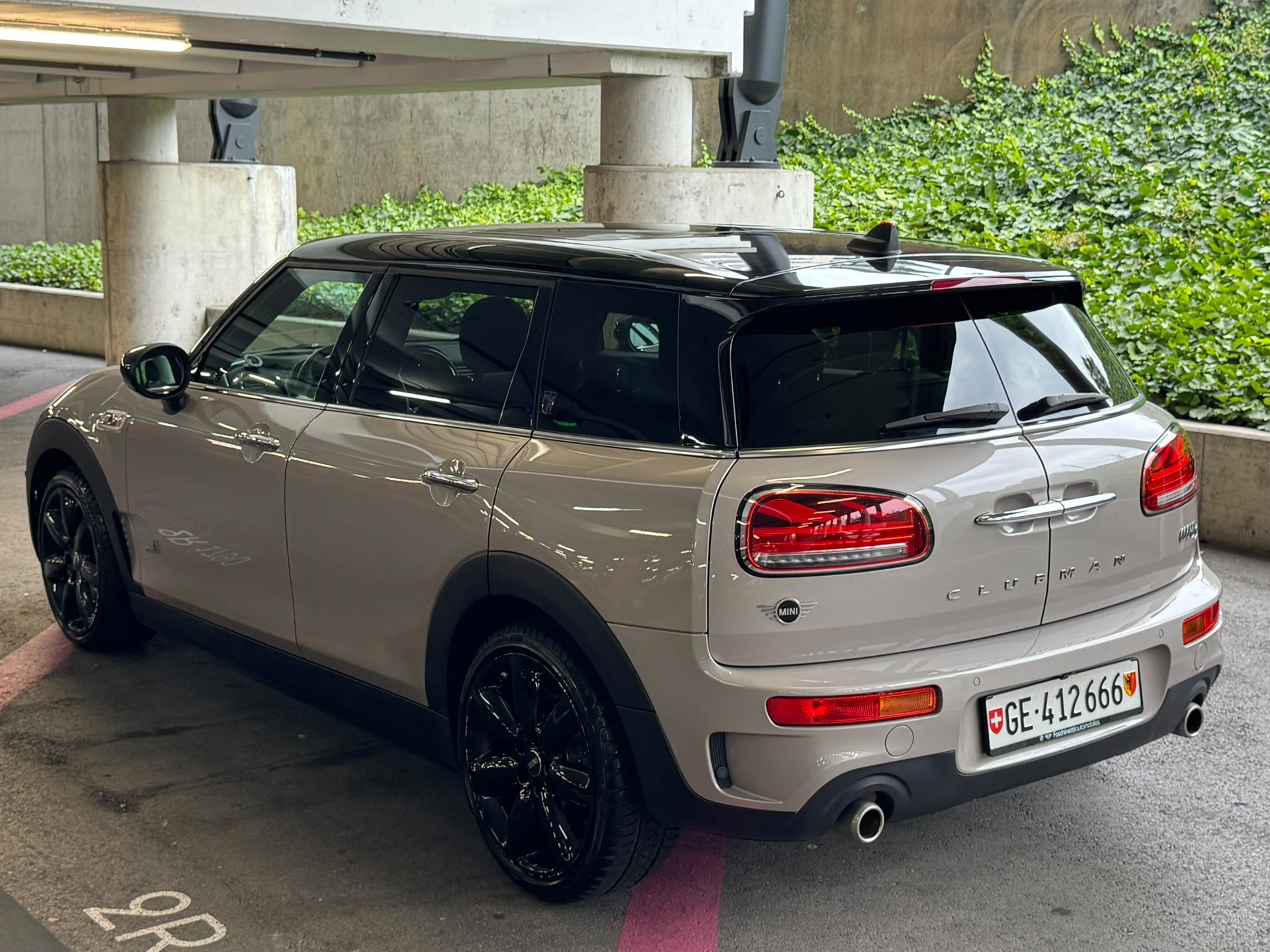 MINI 2.0i Cooper S ALL4-image-1