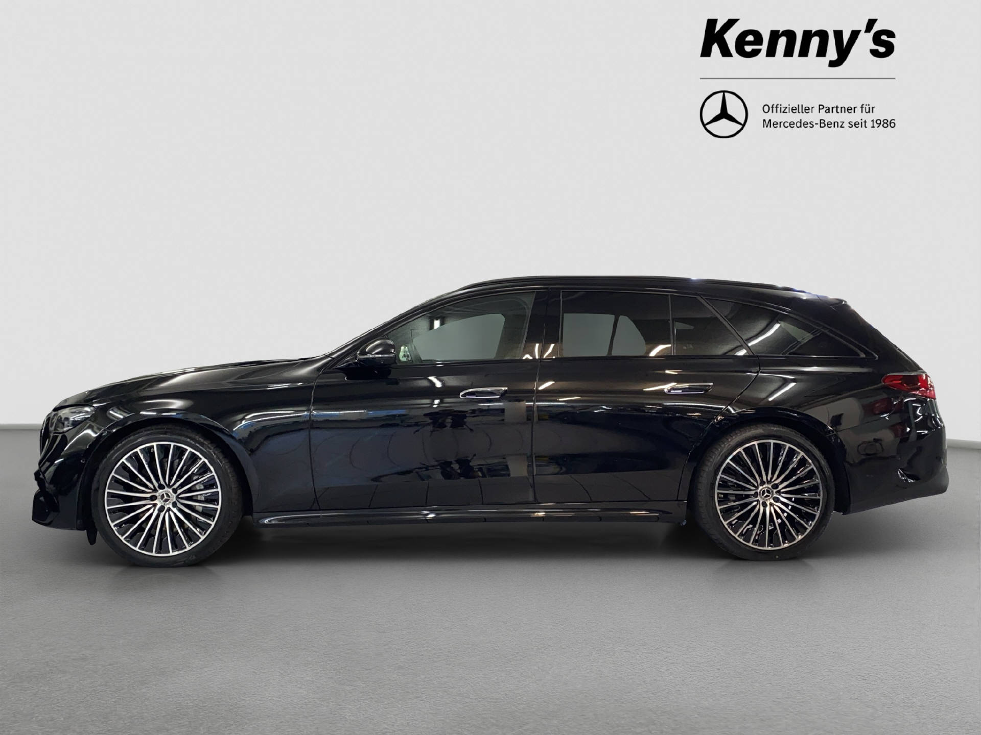 MERCEDES-BENZ E 220 d AMG Line 4MATIC Kombi-image-2