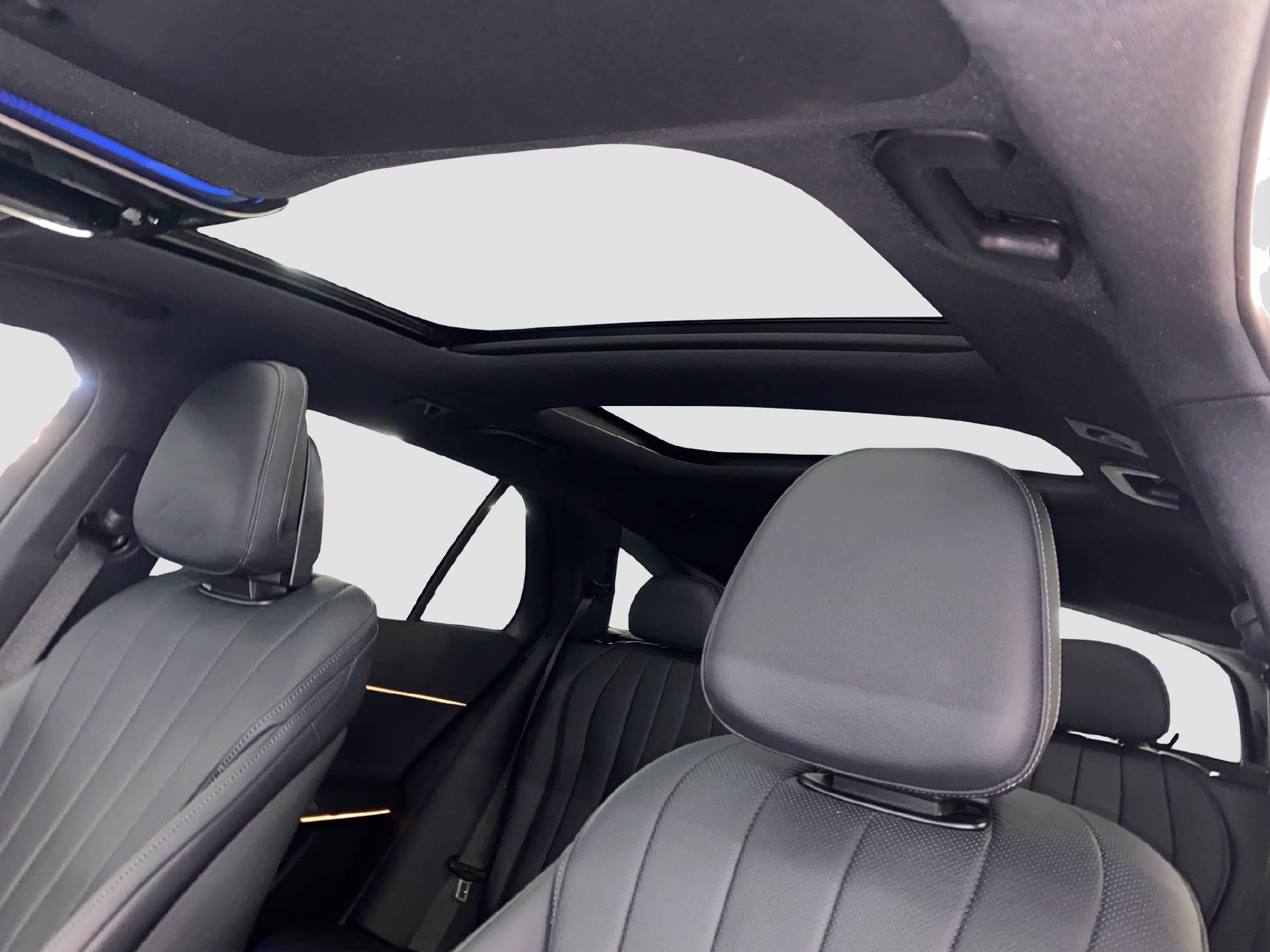 MERCEDES-BENZ E 220 d AMG Line 4MATIC Kombi-image-10