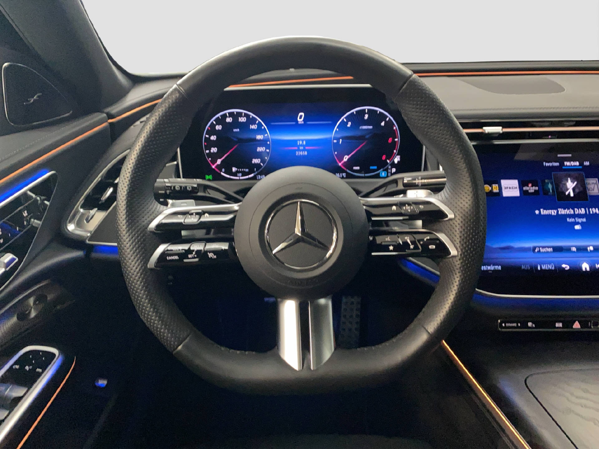MERCEDES-BENZ E 220 d AMG Line 4MATIC Kombi-image-8