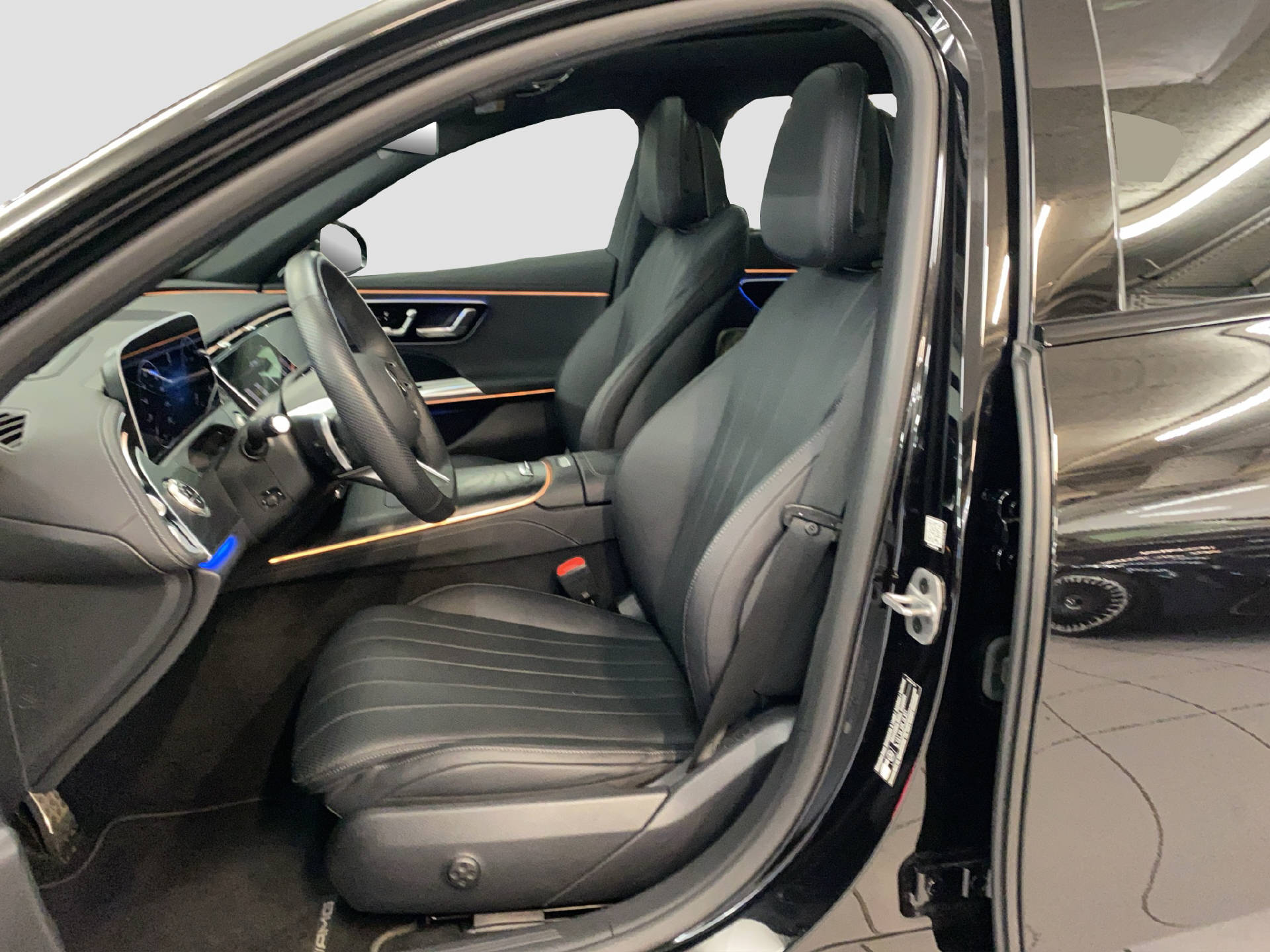 MERCEDES-BENZ E 220 d AMG Line 4MATIC Kombi-image-6