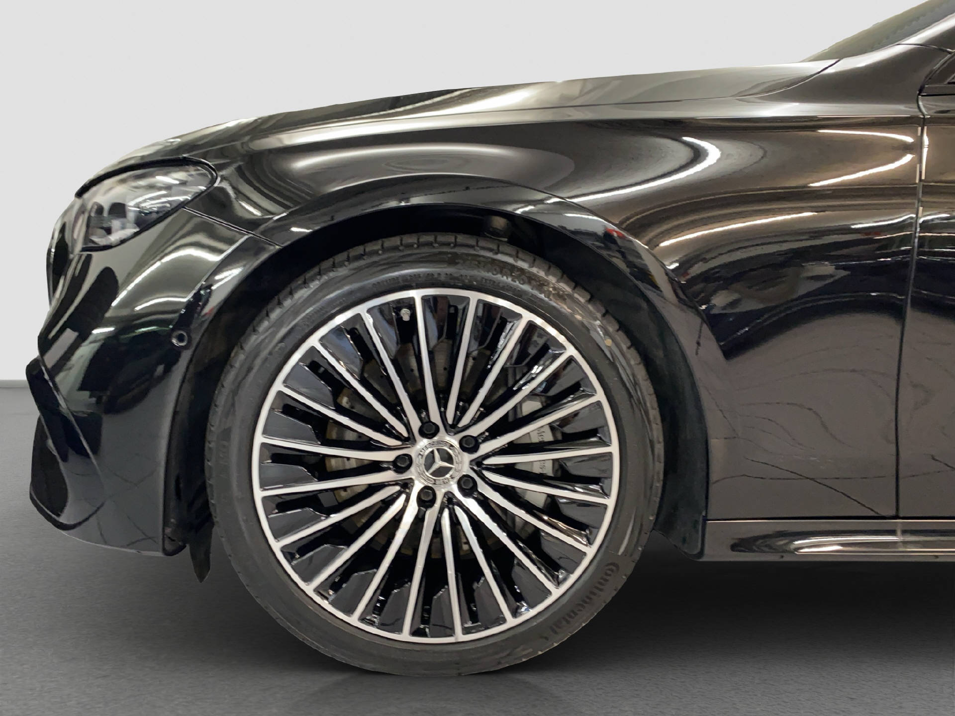 MERCEDES-BENZ E 220 d AMG Line 4MATIC Kombi-image-5