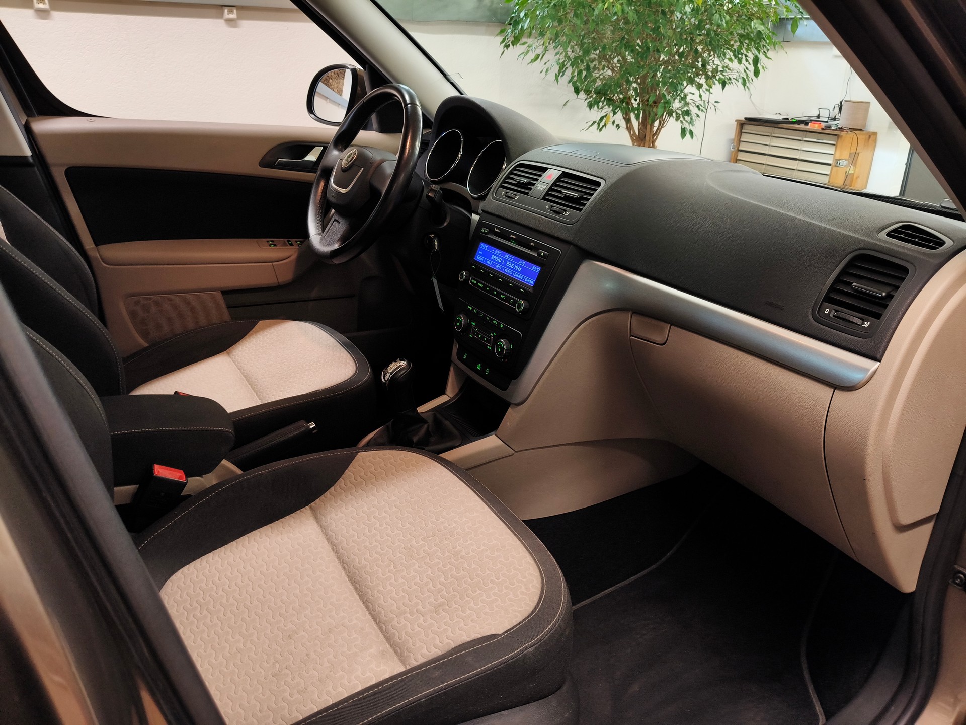 SKODA Yeti 1.8 TSI Entry 4x4-image-21