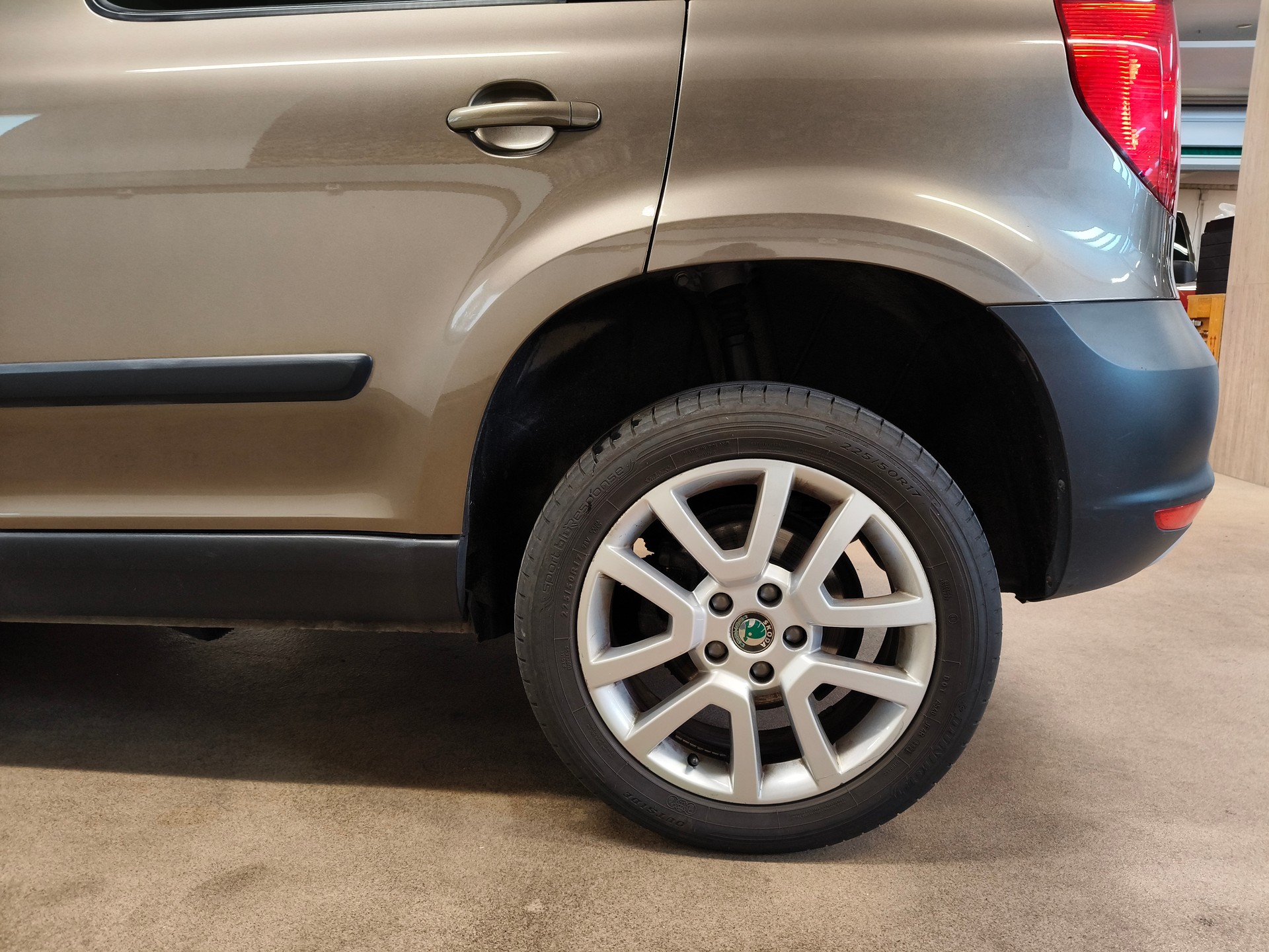 SKODA Yeti 1.8 TSI Entry 4x4-image-13