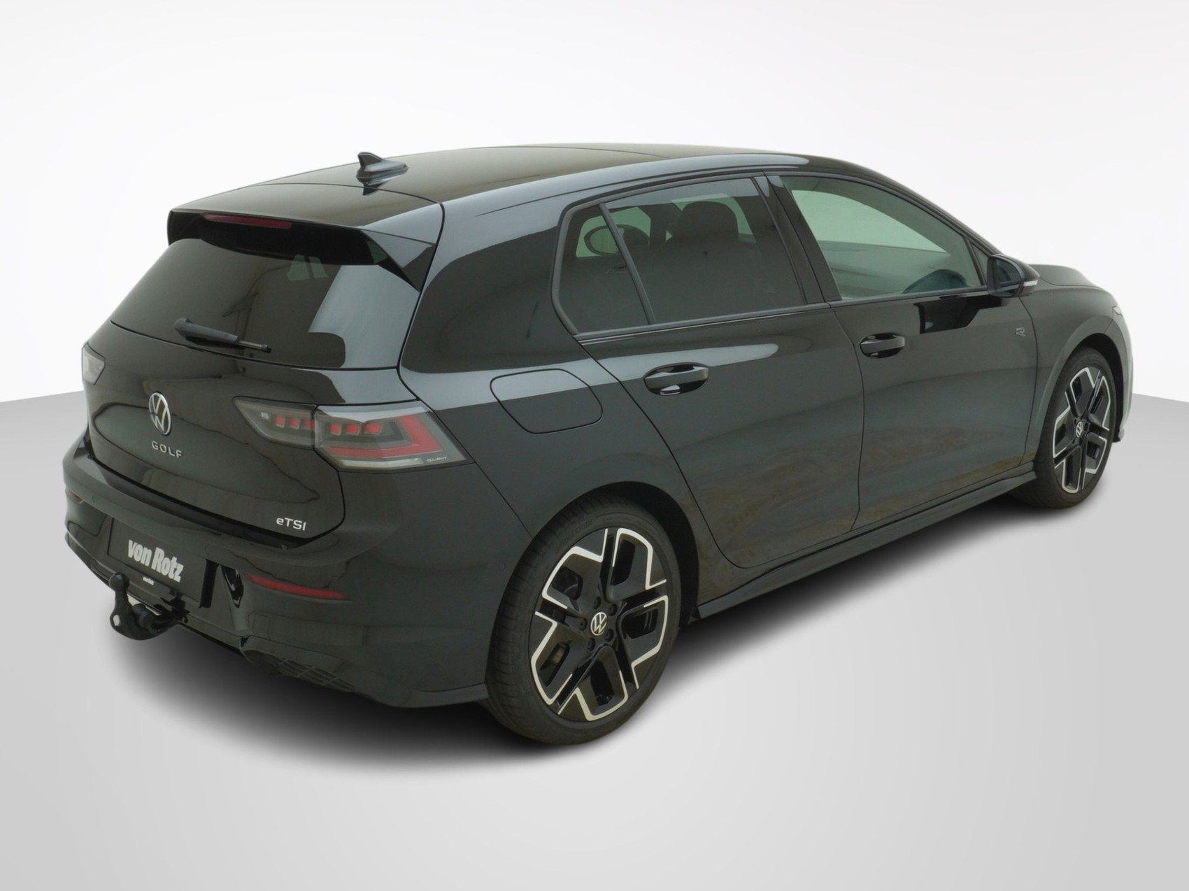 VW Golf VIII 1.5 eTSI R-Line DSG-image-4
