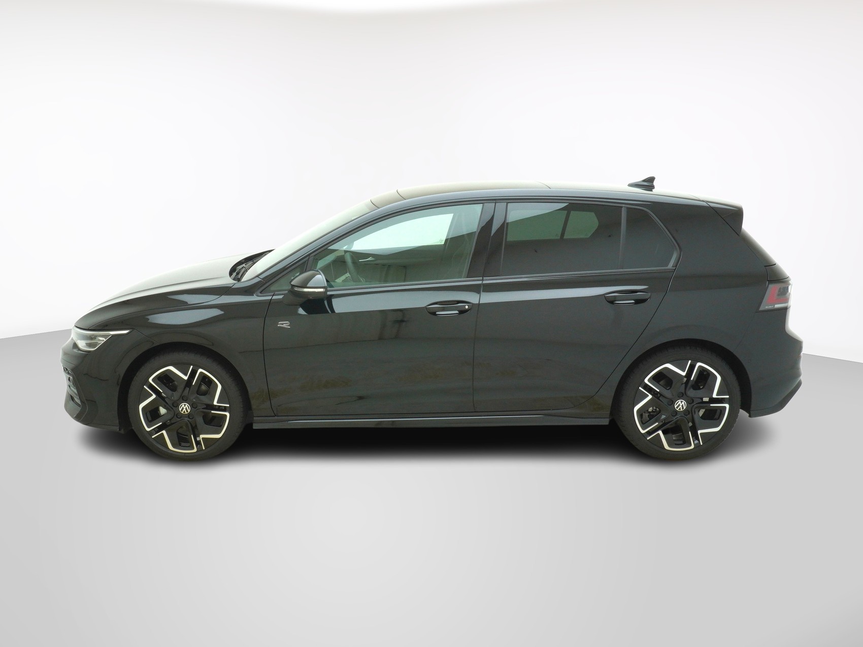 VW Golf VIII 1.5 eTSI R-Line DSG-image-1