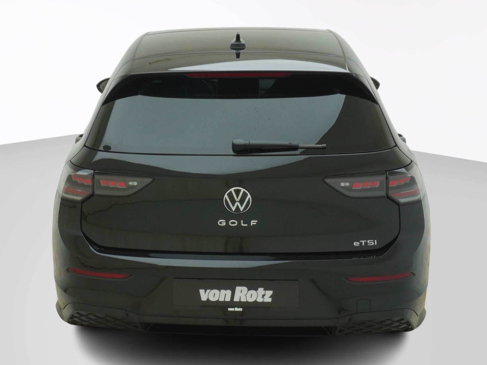 VW Golf VIII 1.5 eTSI R-Line DSG-image-2