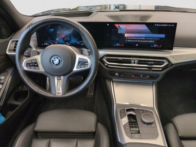 BMW 330e xDrive SAG Touring-image-10