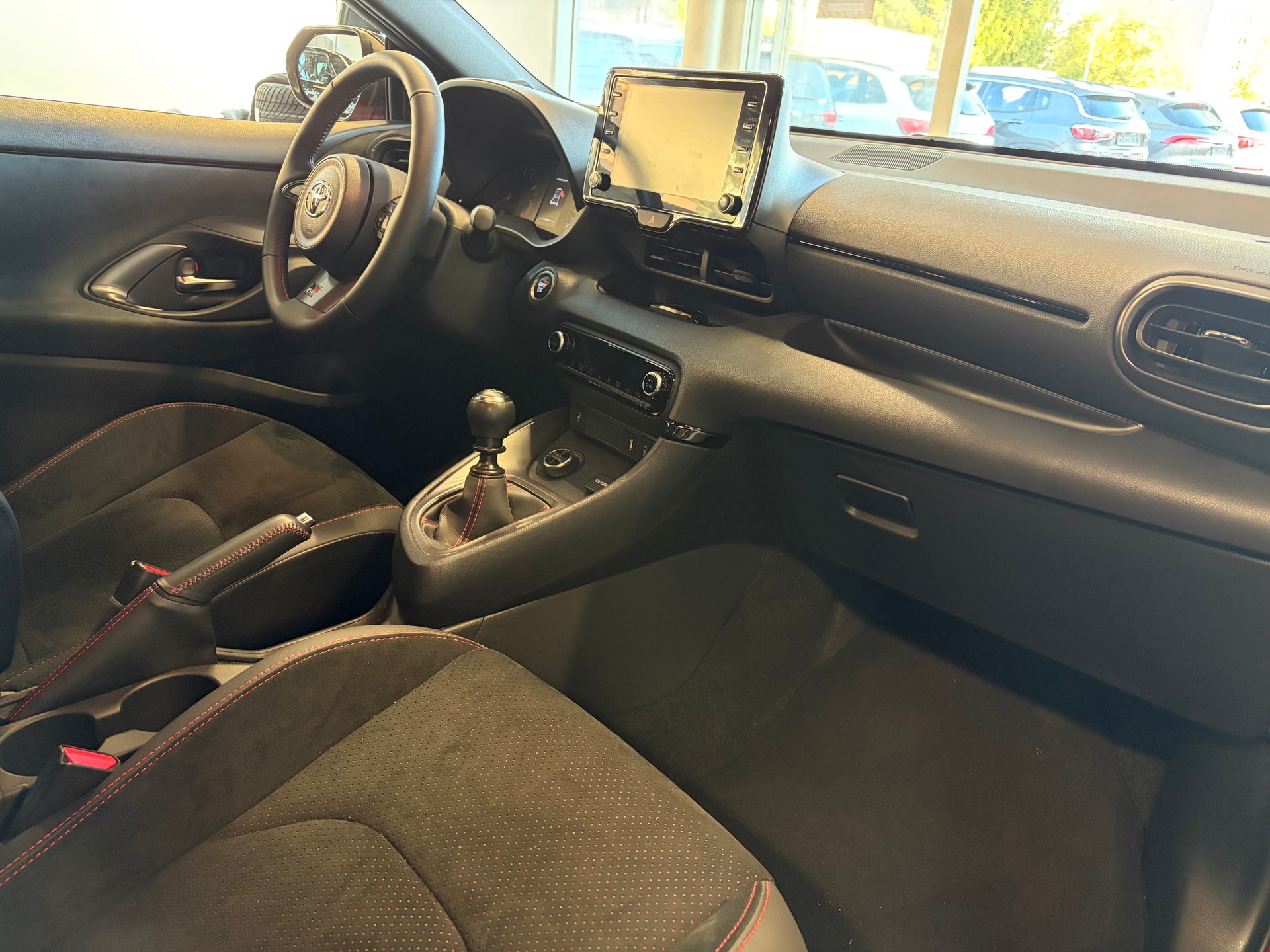 TOYOTA Yaris 1.6 GR Sport | CH Fahrzeug | Circuit Paket | 10 Jahre Garantie | H&R | Milltek | Giacuzzo | Maxton | Japan Racing |-image-27