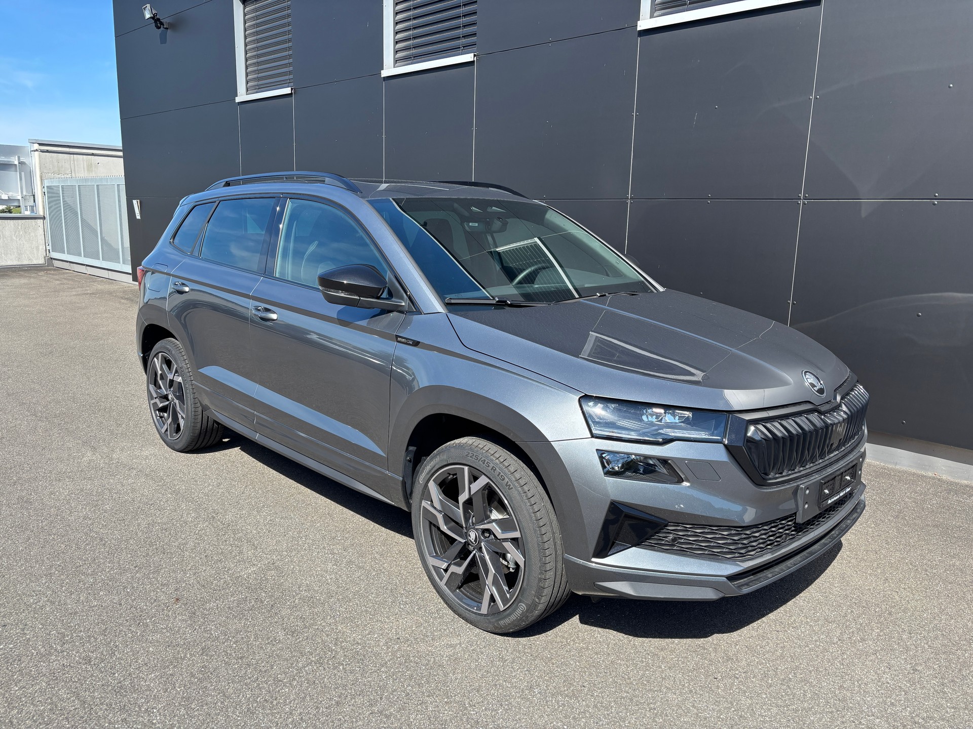 SKODA Karoq 2.0 TSI SportLine 4x4 DSG **Modell 2027**-image-5