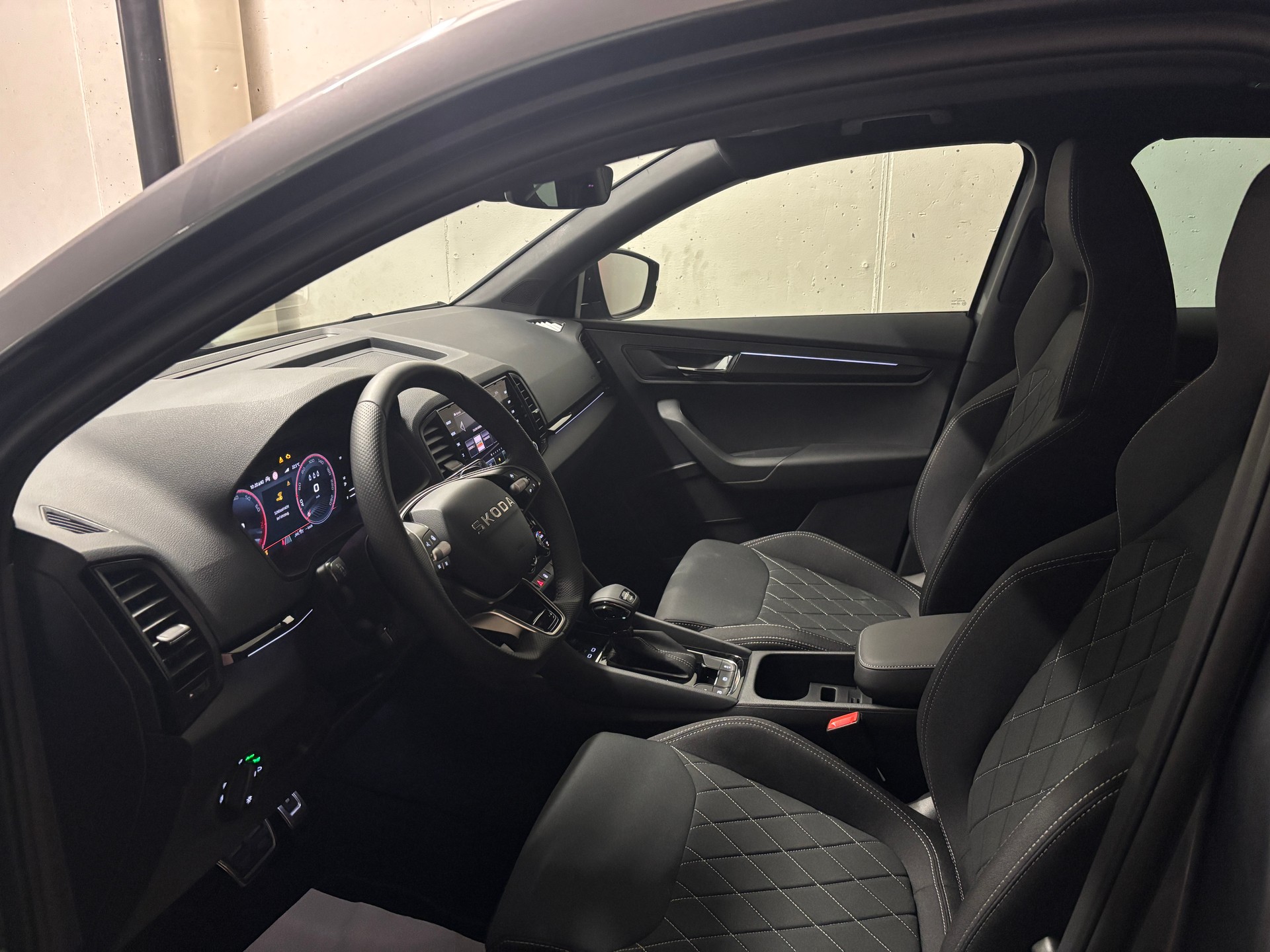 SKODA Karoq 2.0 TSI SportLine 4x4 DSG **Modell 2027**-image-12