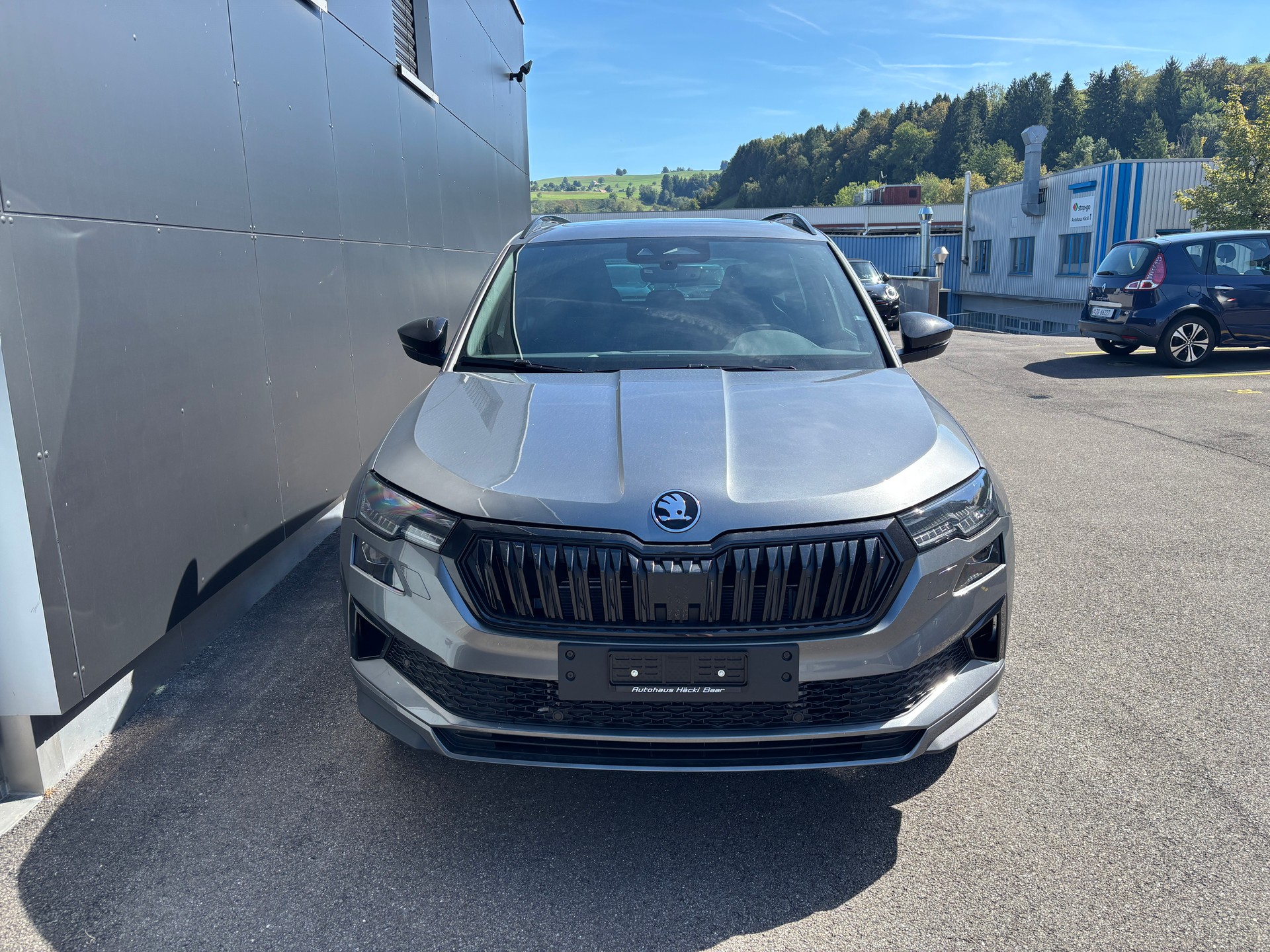 SKODA Karoq 2.0 TSI SportLine 4x4 DSG **Modell 2027**-image-6