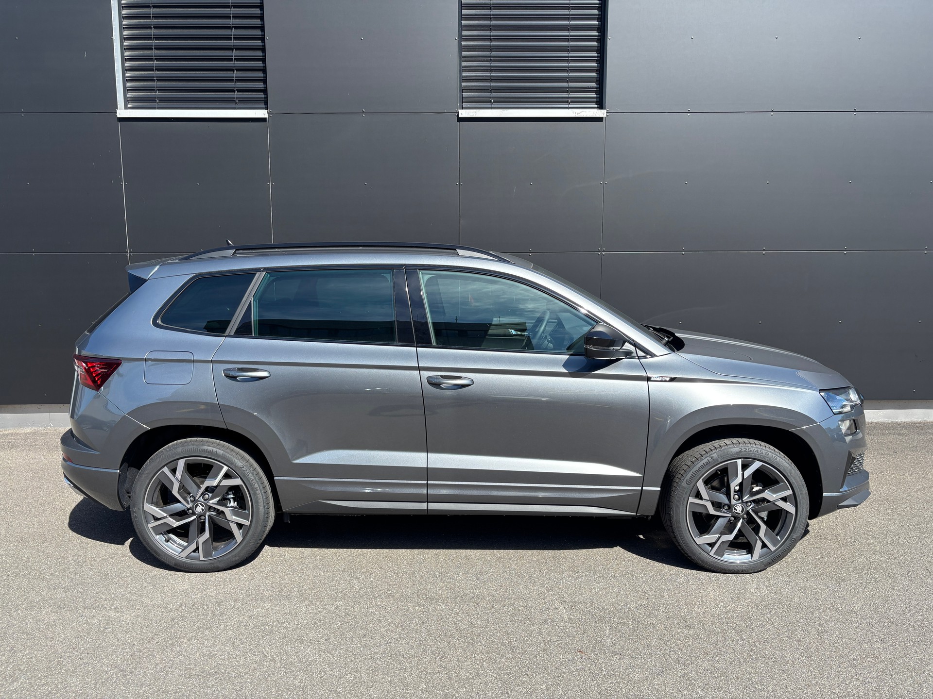 SKODA Karoq 2.0 TSI SportLine 4x4 DSG **Modell 2027**-image-4