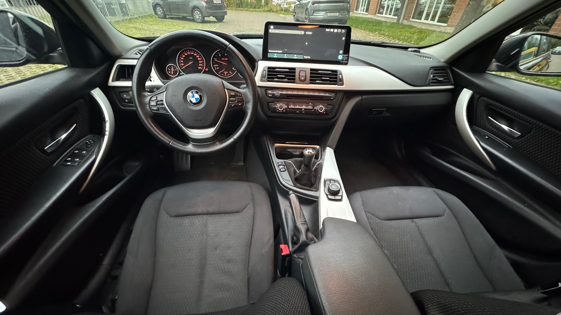 BMW 318d Sport Line-image-7