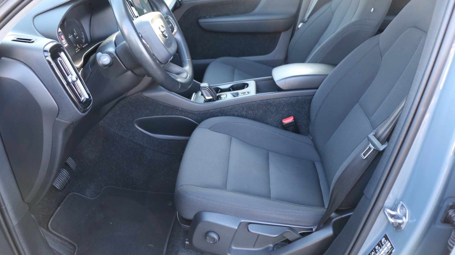VOLVO XC40 T5 TwE R-Design Expr-image-19
