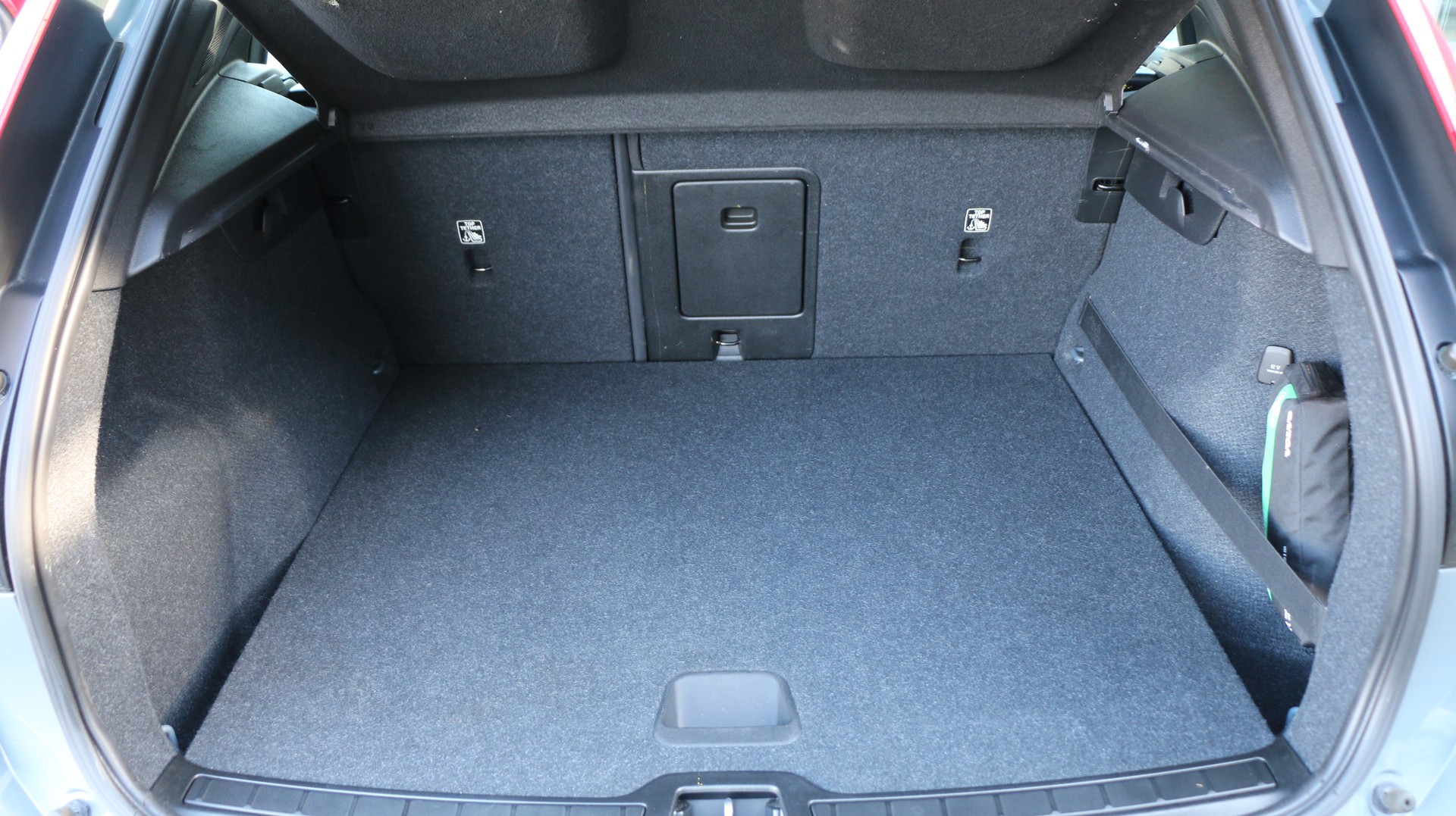 VOLVO XC40 T5 TwE R-Design Expr-image-25