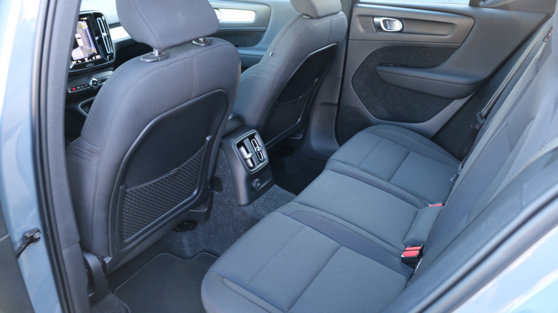 VOLVO XC40 T5 TwE R-Design Expr-image-24