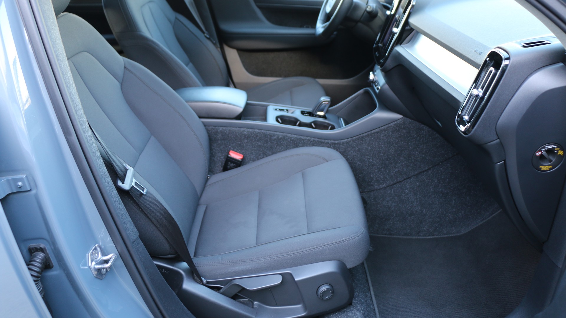 VOLVO XC40 T5 TwE R-Design Expr-image-28